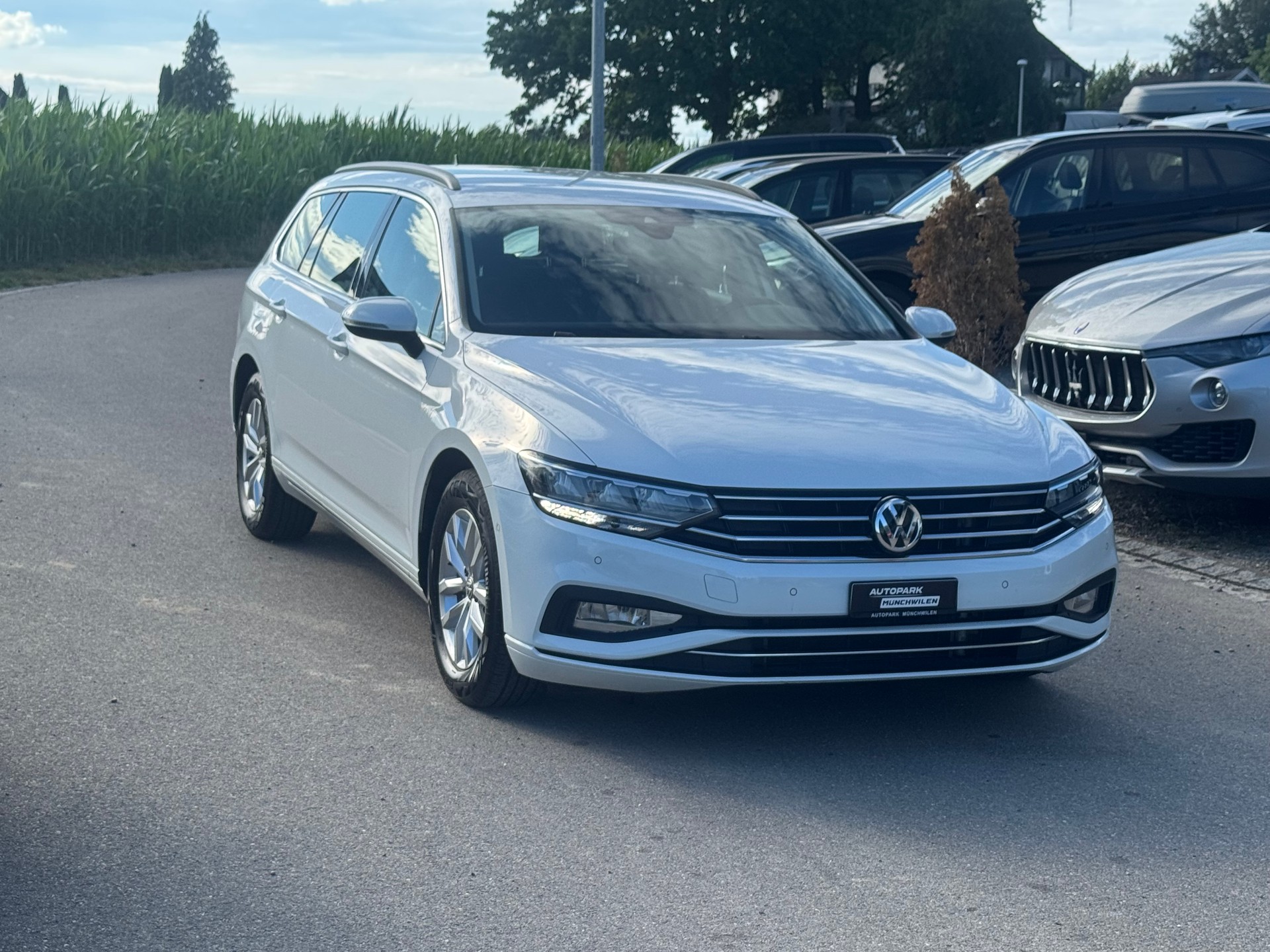 VW Passat Variant 1.6 TDI Business DSG-image-1