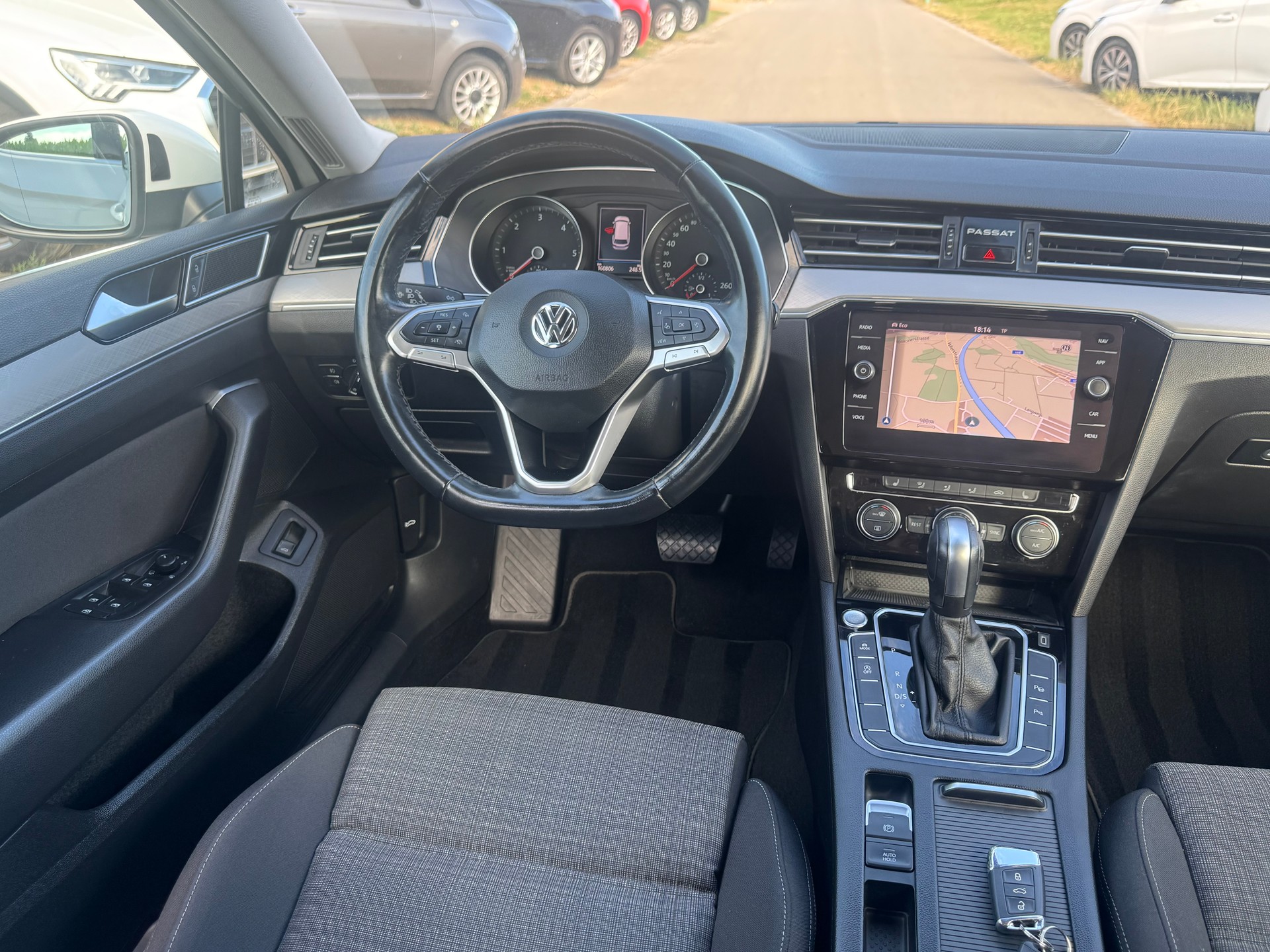 VW Passat Variant 1.6 TDI Business DSG-image-8