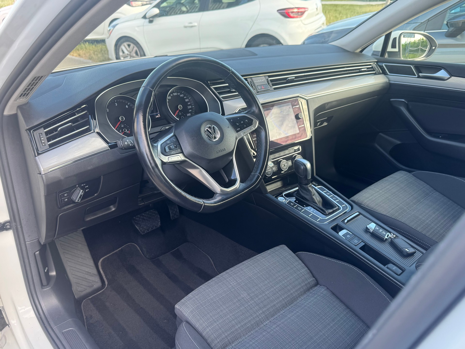 VW Passat Variant 1.6 TDI Business DSG-image-5