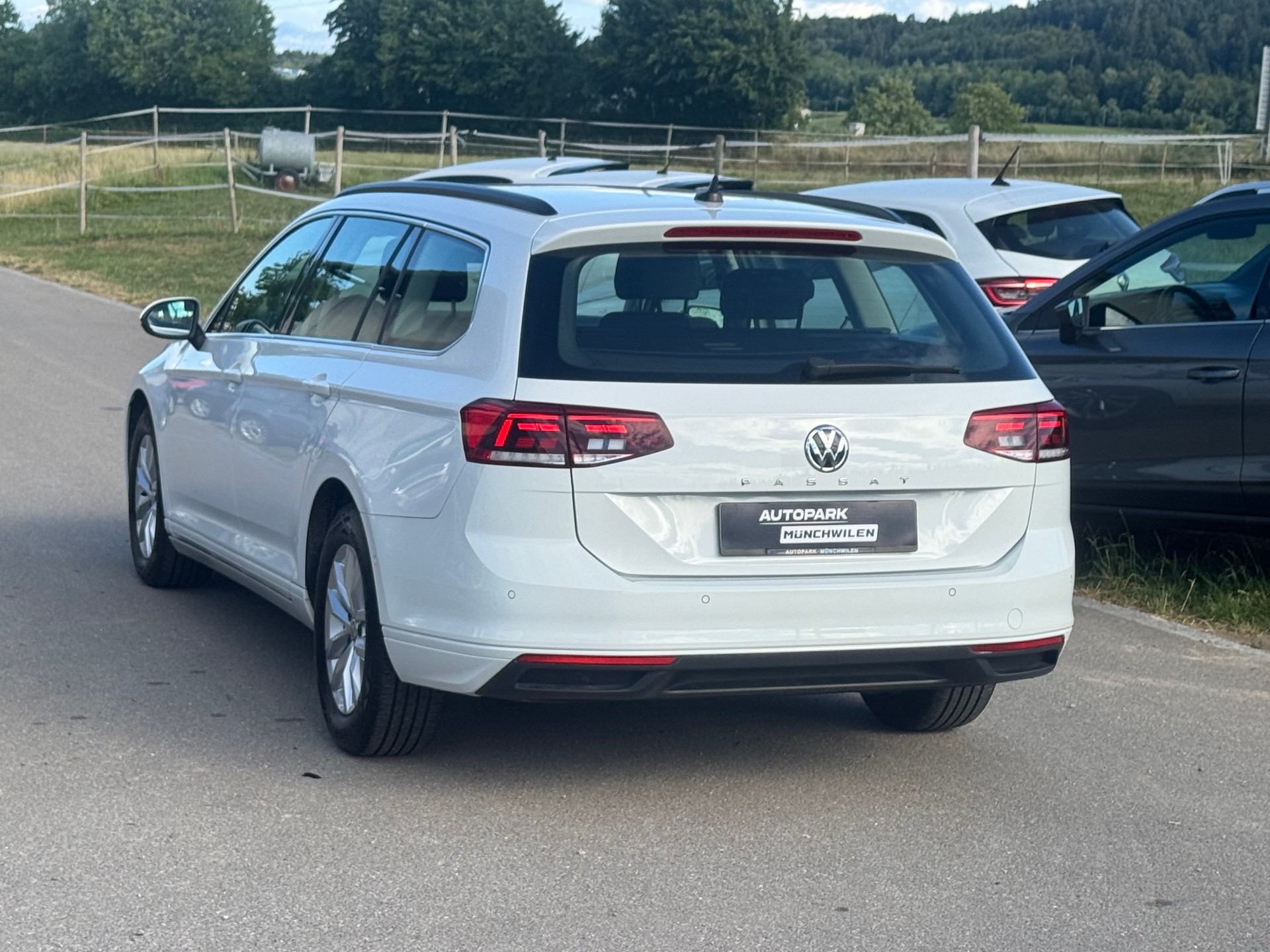 VW Passat Variant 1.6 TDI Business DSG-image-3