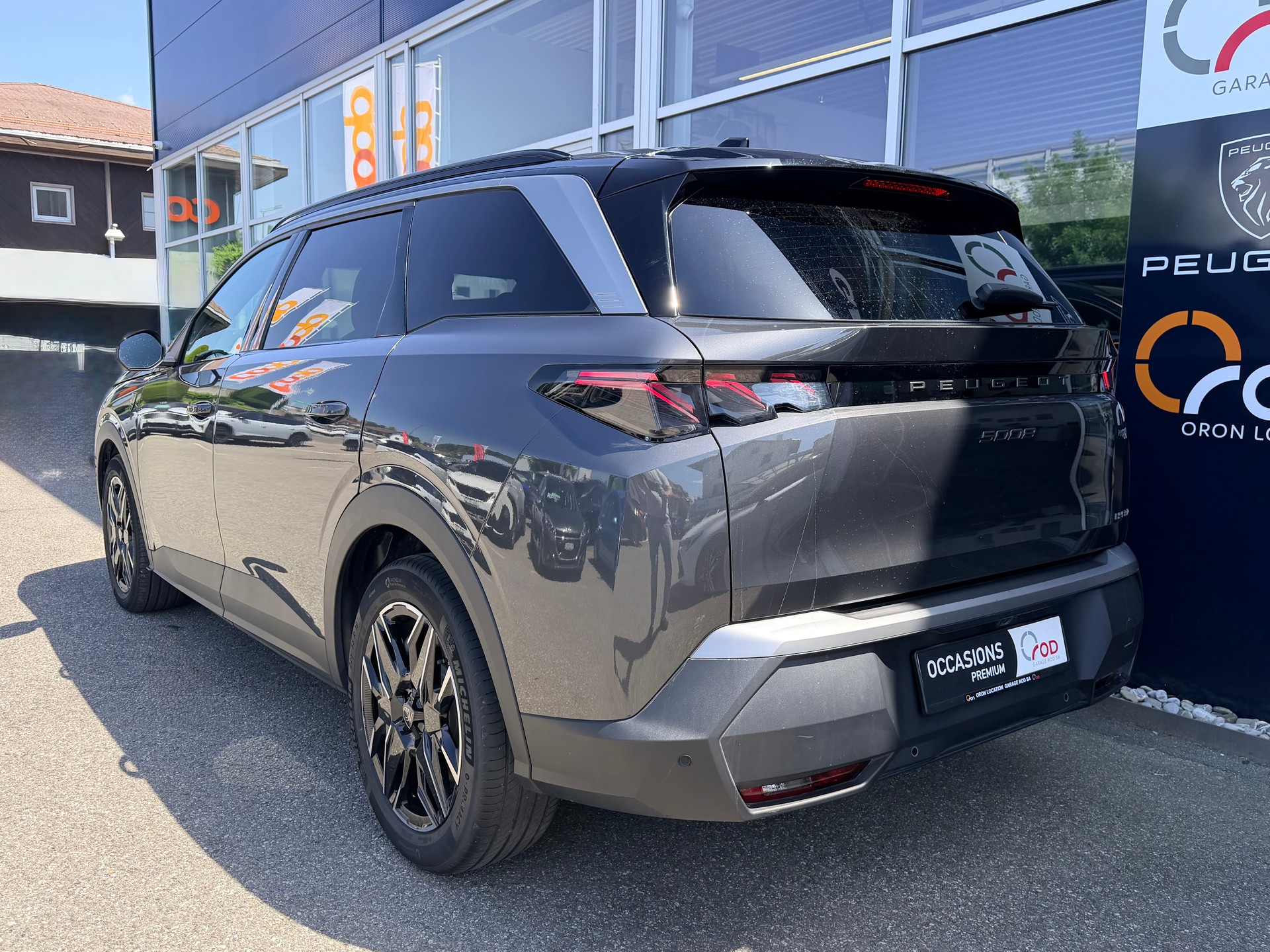 PEUGEOT 5008 145 Hybrid e-DCS6 GT-showroom-element-3