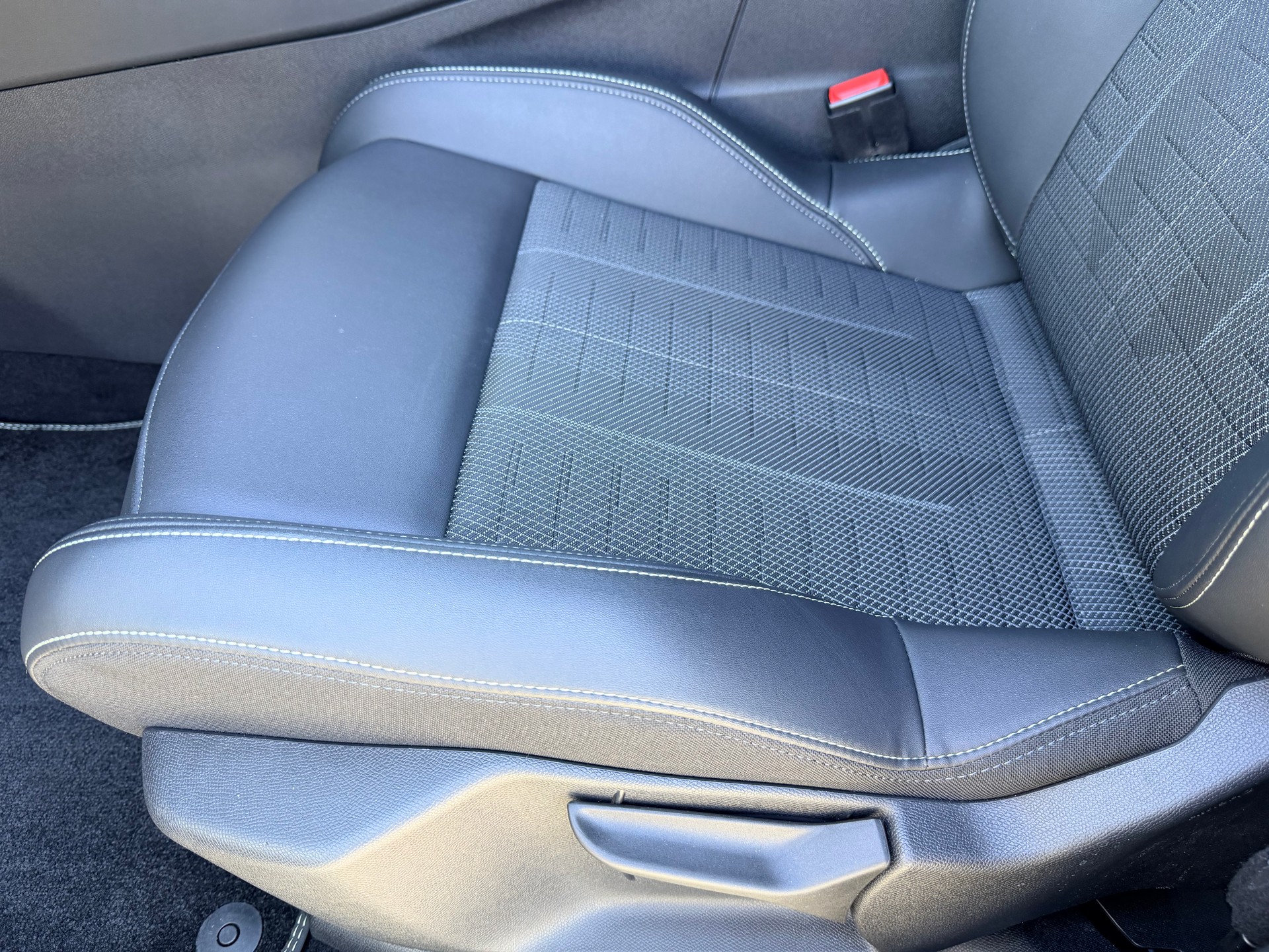 PEUGEOT 5008 145 Hybrid e-DCS6 GT-image-14