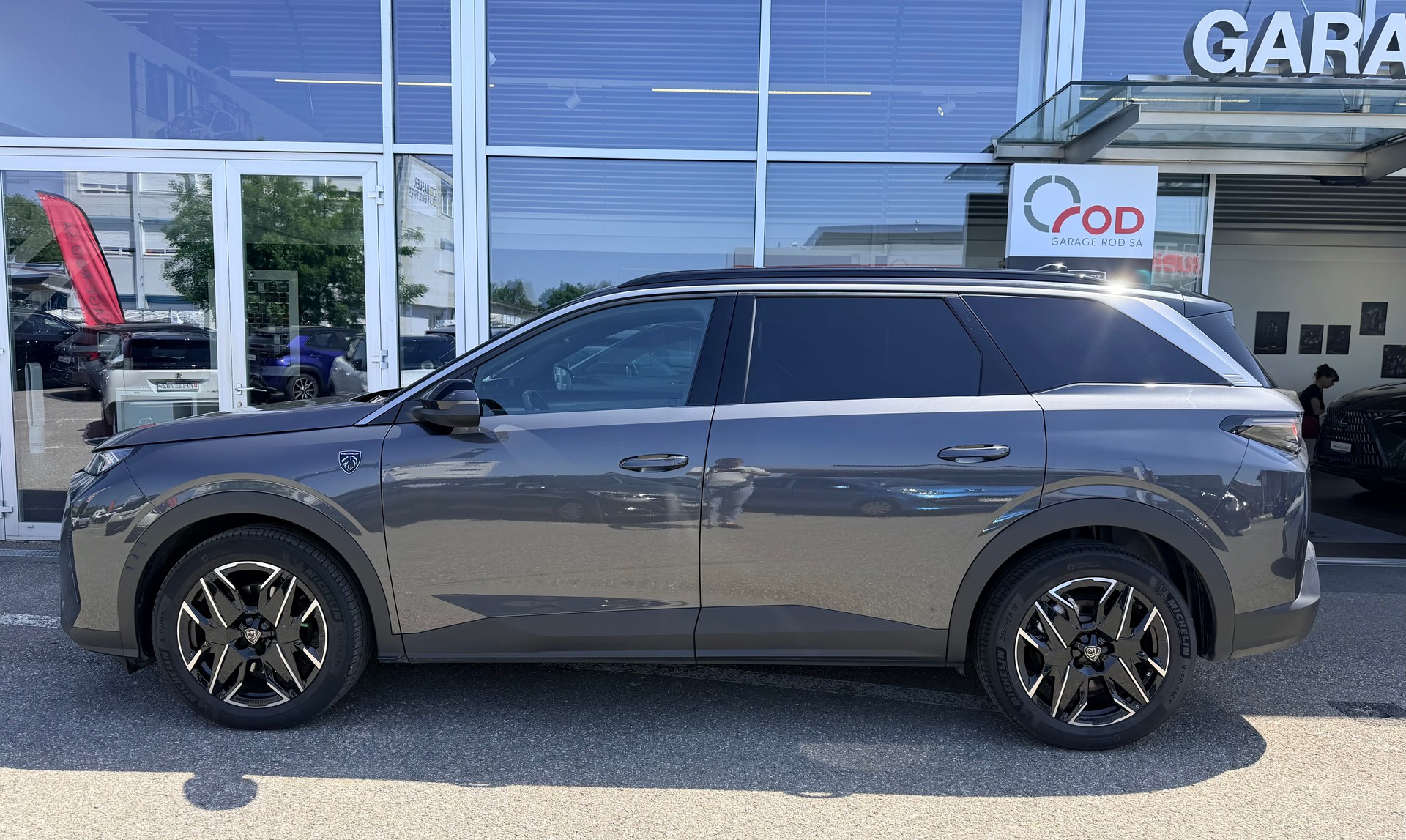 PEUGEOT 5008 145 Hybrid e-DCS6 GT-showroom-element-2