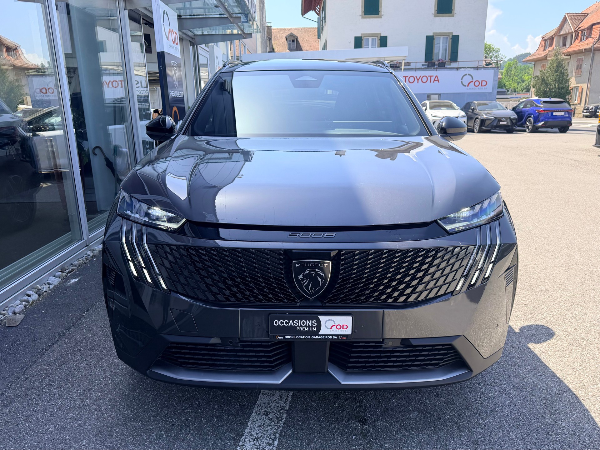 PEUGEOT 5008 145 Hybrid e-DCS6 GT-showroom-element-1