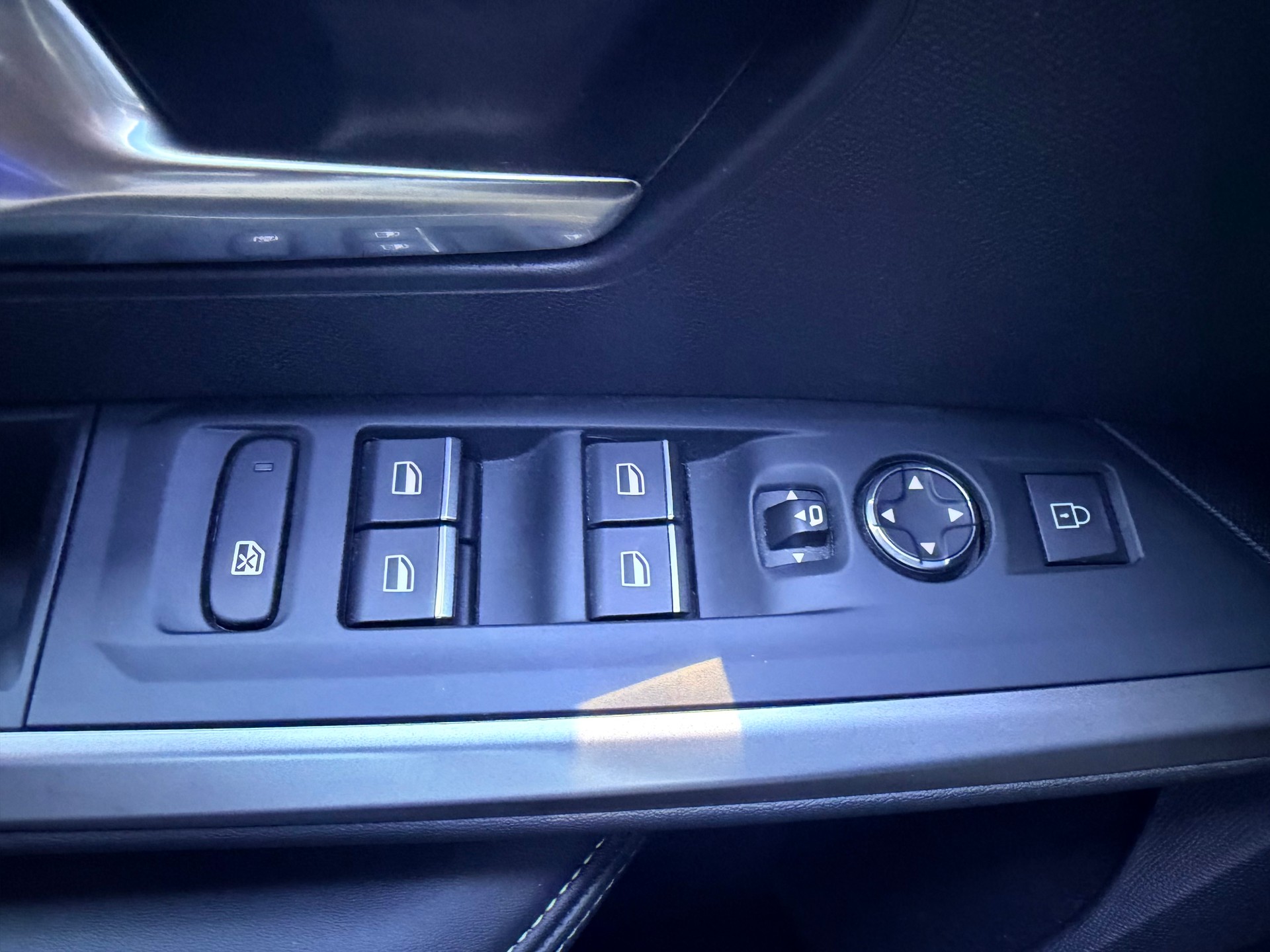 PEUGEOT 5008 145 Hybrid e-DCS6 GT-image-24