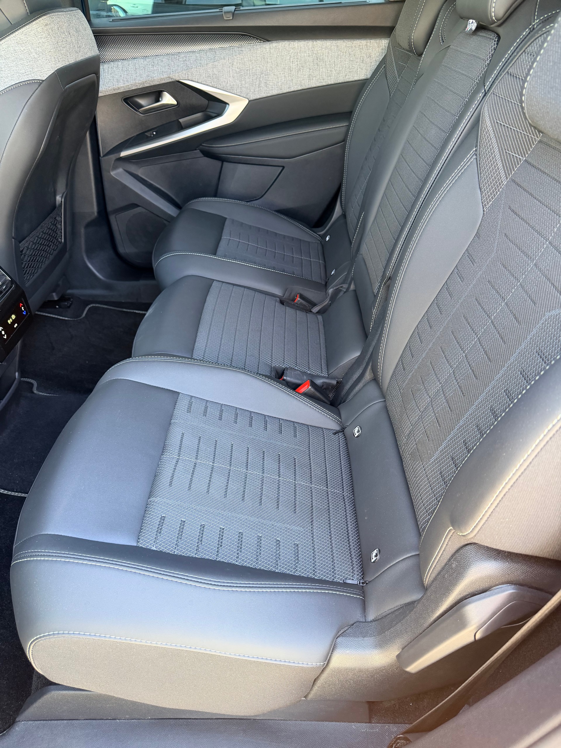 PEUGEOT 5008 145 Hybrid e-DCS6 GT-image-16