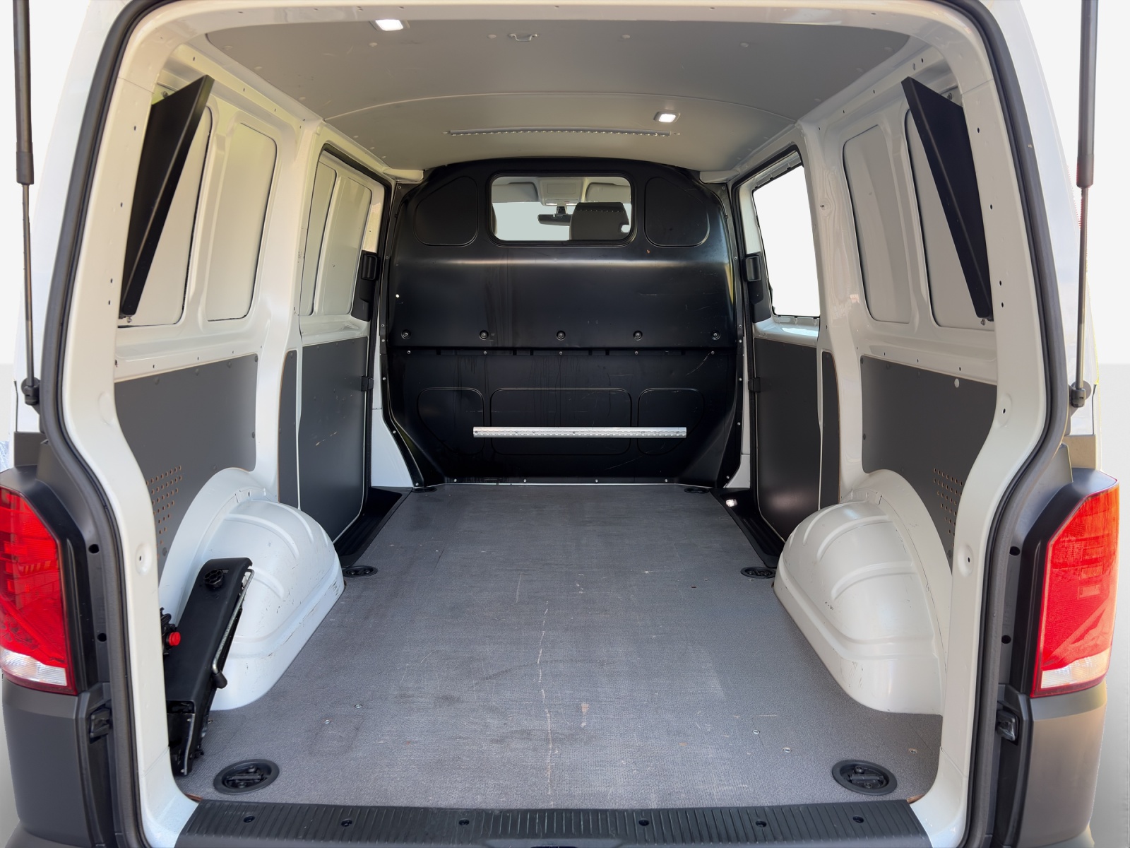 VW T6.1 2.0 TDI-image-12
