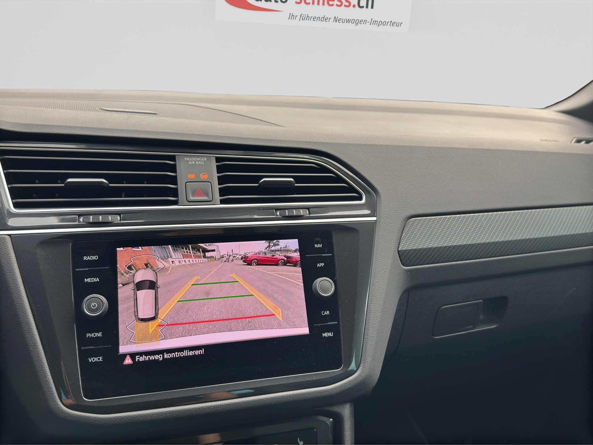 VW Tiguan 2.0TSI R 4Motion DSG-image-12