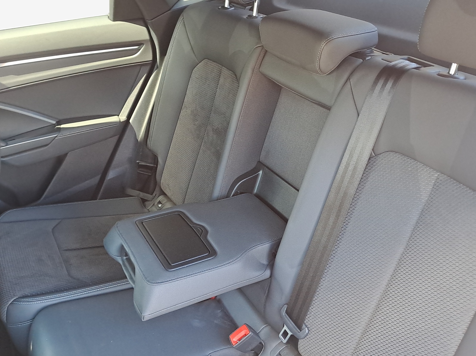 AUDI Q3 Sportback 35 TFSI S line Attraction S-tronic-image-11