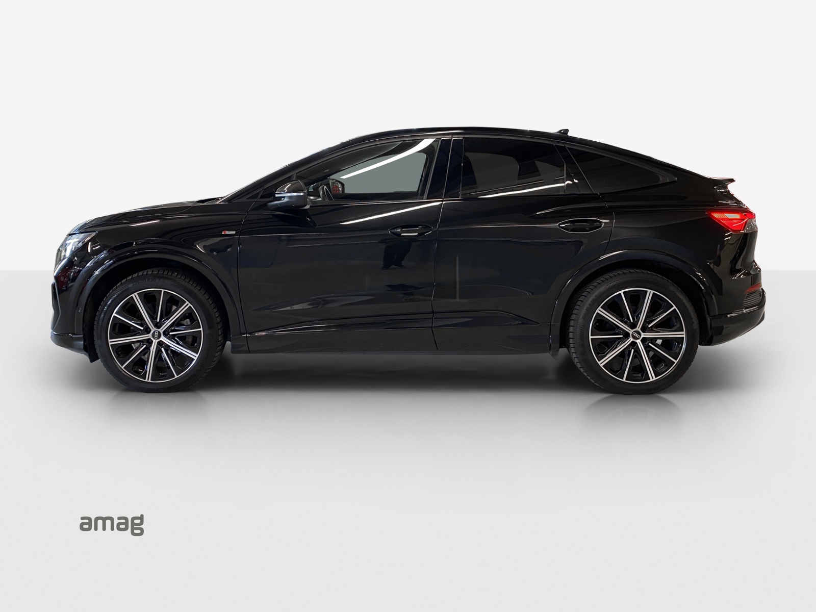 AUDI Q4 SB 45 e-tron quattro-image-2