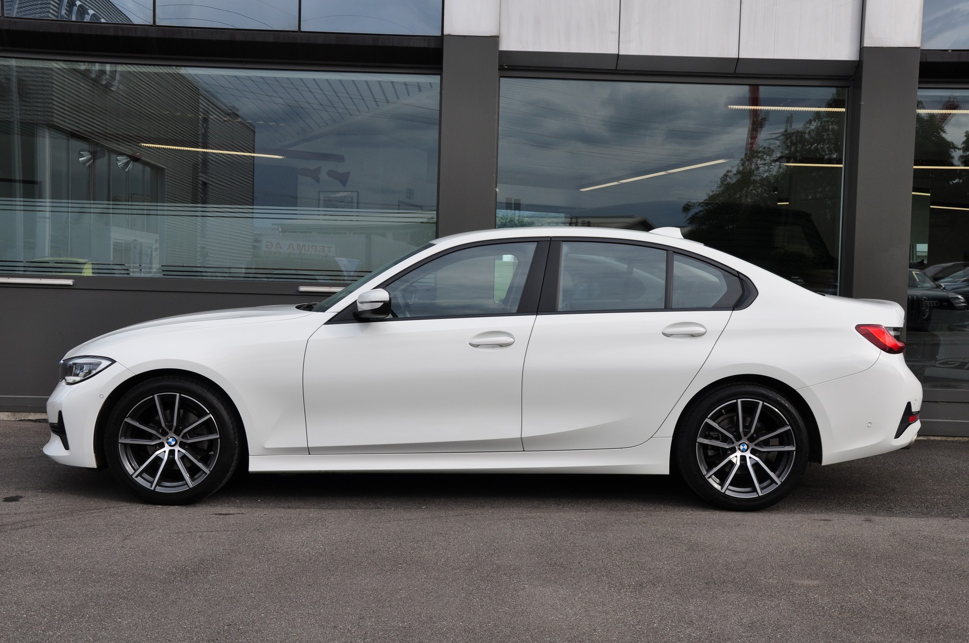 BMW 320d xDrive Steptronic-image-4