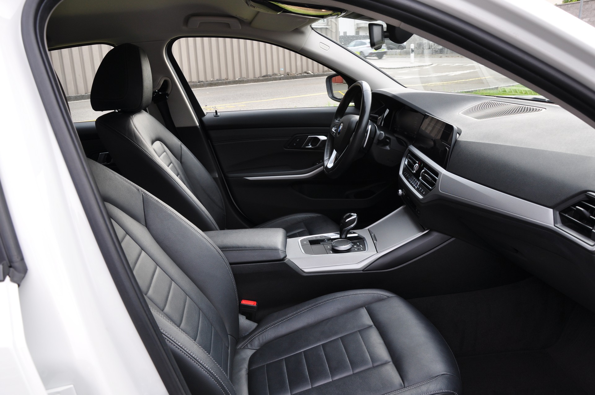 BMW 320d xDrive Steptronic-image-16