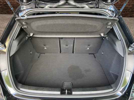 MERCEDES-BENZ A 180 Night Star AMG Line-image-7