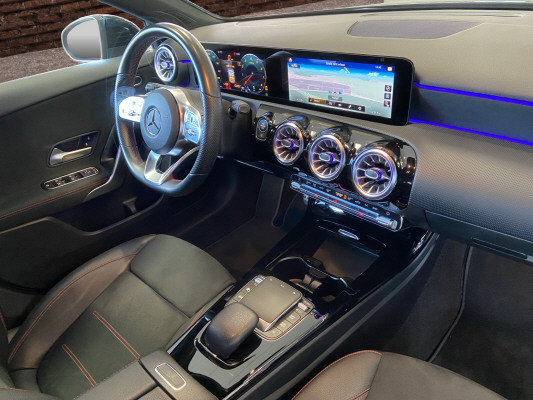 MERCEDES-BENZ A 180 Night Star AMG Line-image-14