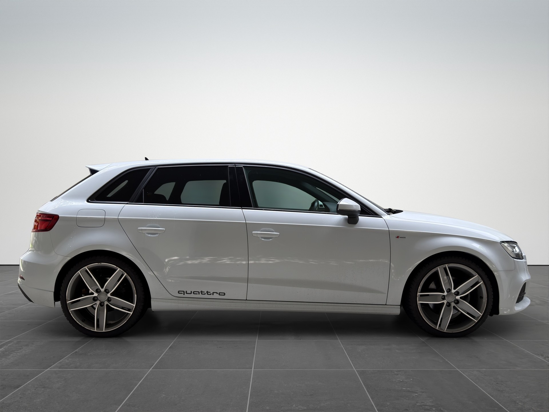 AUDI A3 Sportback 40 TFSI Sport quattro S-tronic-image-6