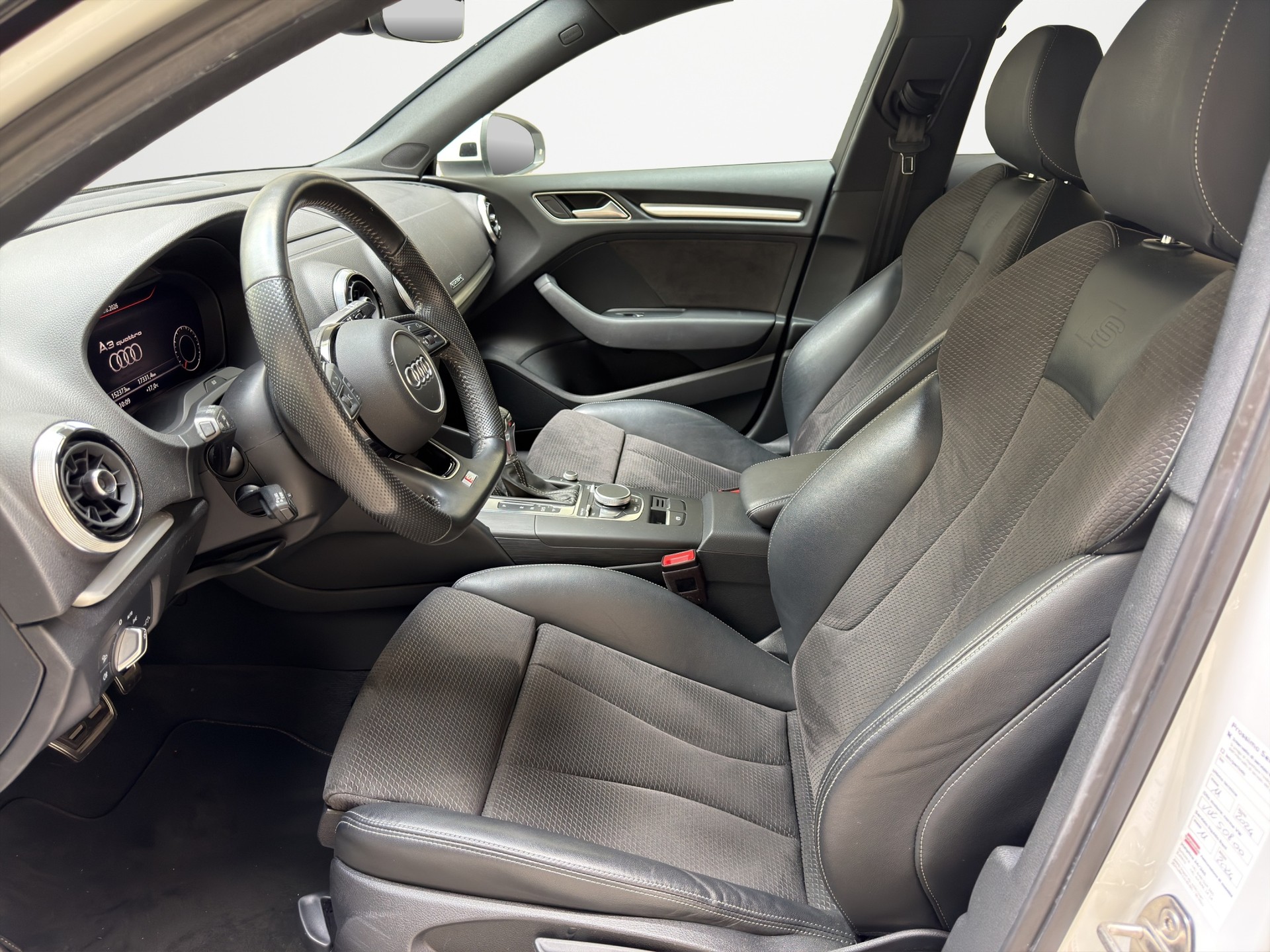 AUDI A3 Sportback 40 TFSI Sport quattro S-tronic-image-8