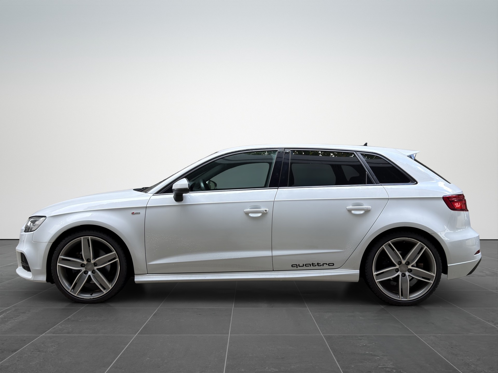 AUDI A3 Sportback 40 TFSI Sport quattro S-tronic-image-4