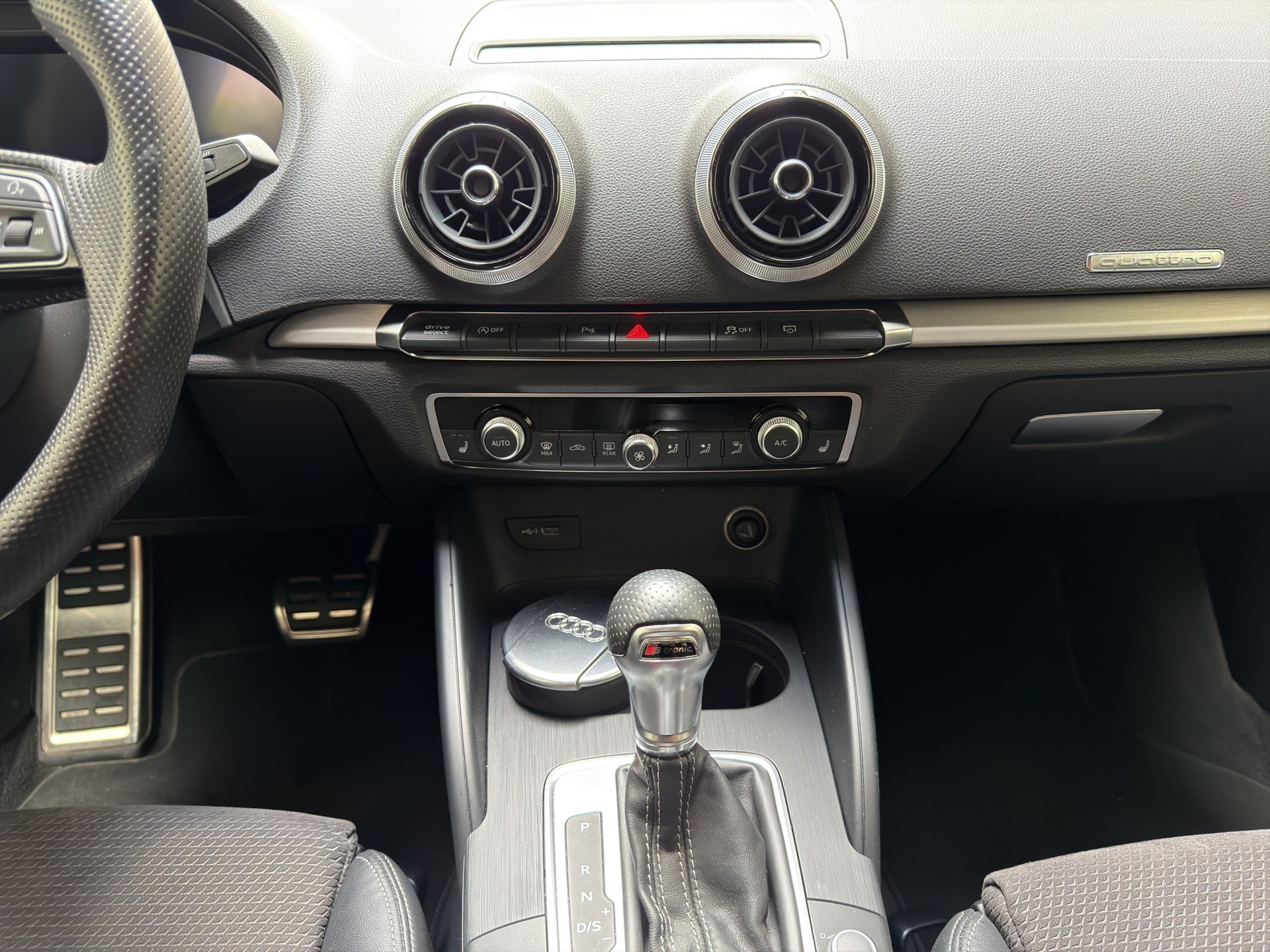 AUDI A3 Sportback 40 TFSI Sport quattro S-tronic-image-12
