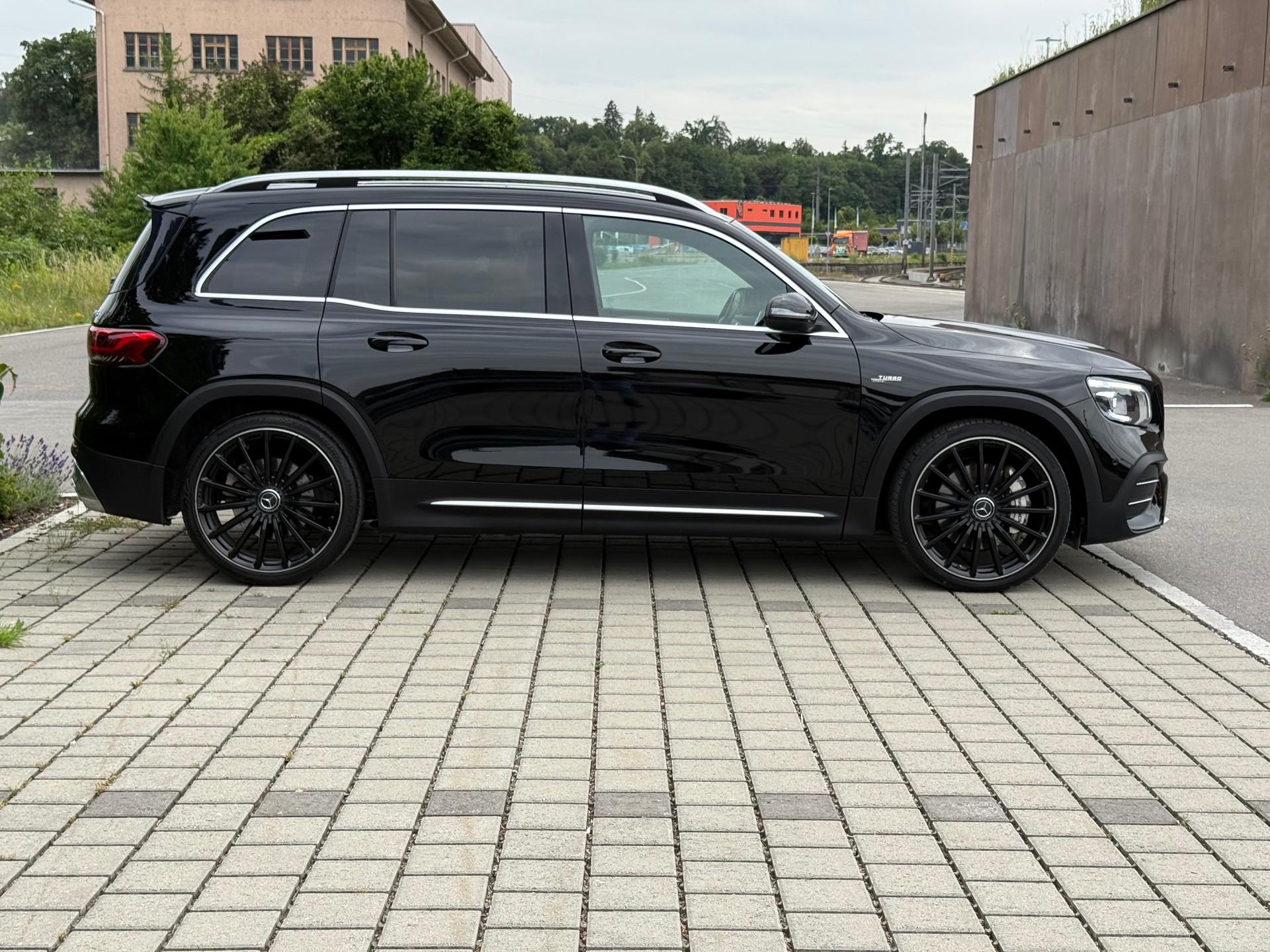 MERCEDES-BENZ GLB 35 AMG 4Matic 8G-Tronic-image-2