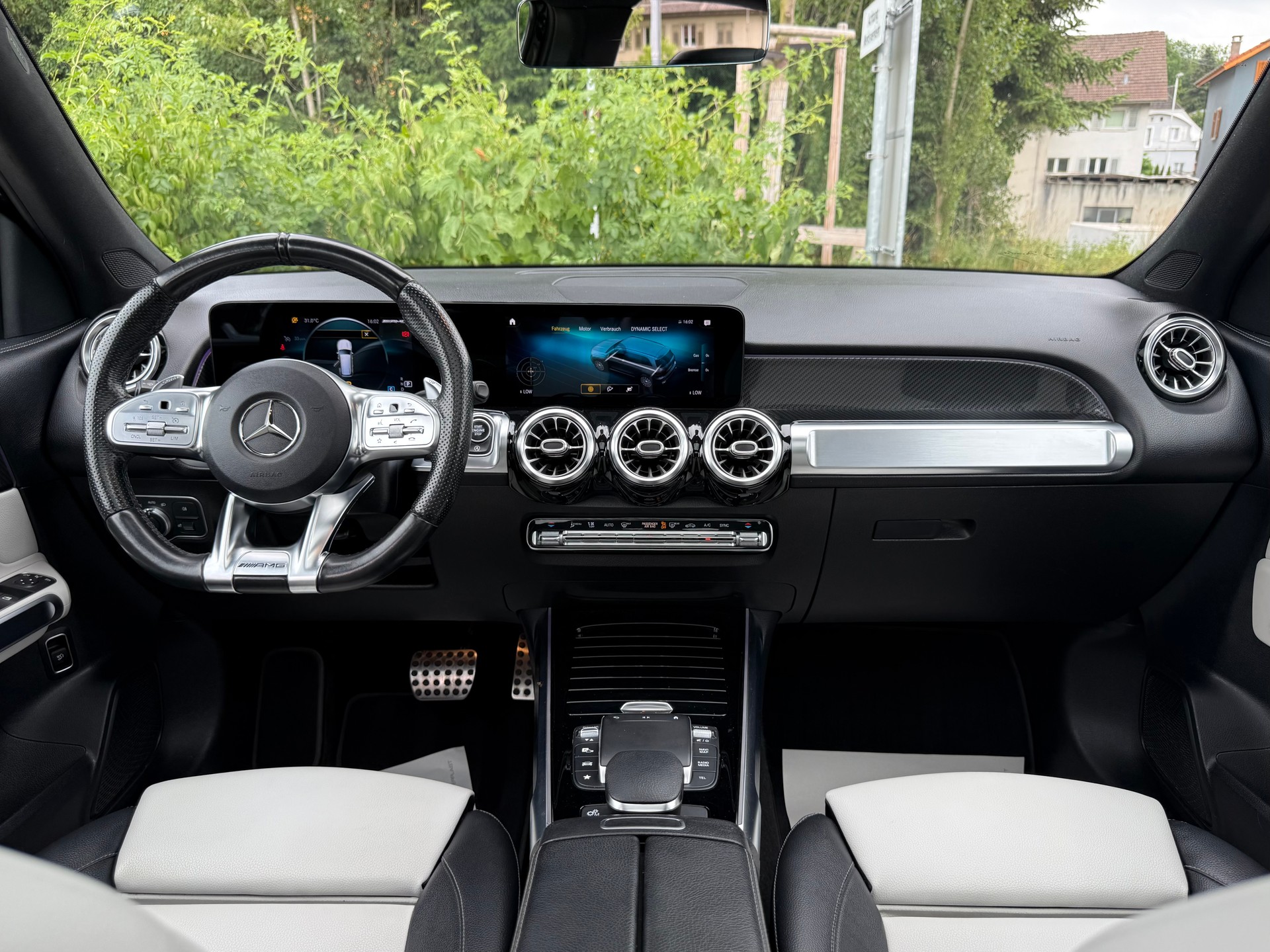 MERCEDES-BENZ GLB 35 AMG 4Matic 8G-Tronic-image-5