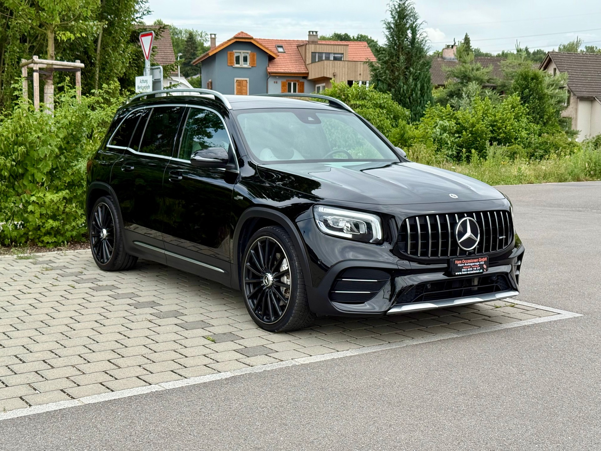MERCEDES-BENZ GLB 35 AMG 4Matic 8G-Tronic-image-3