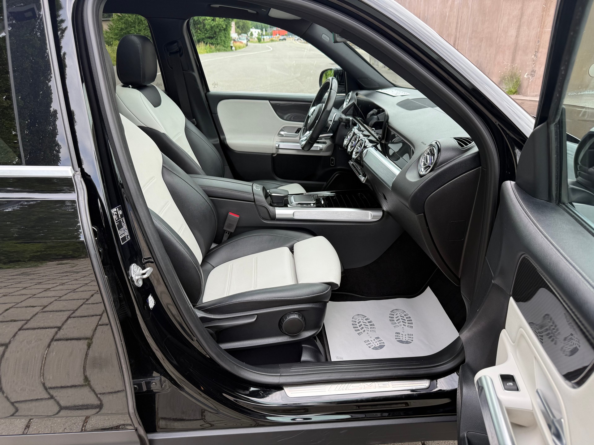 MERCEDES-BENZ GLB 35 AMG 4Matic 8G-Tronic-image-9