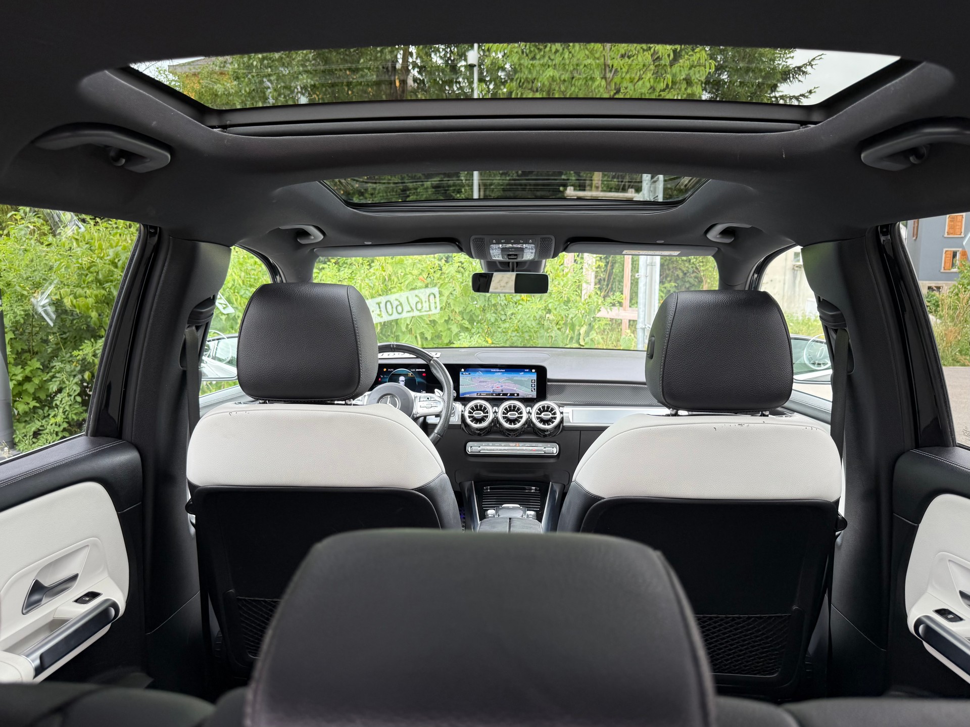 MERCEDES-BENZ GLB 35 AMG 4Matic 8G-Tronic-image-4