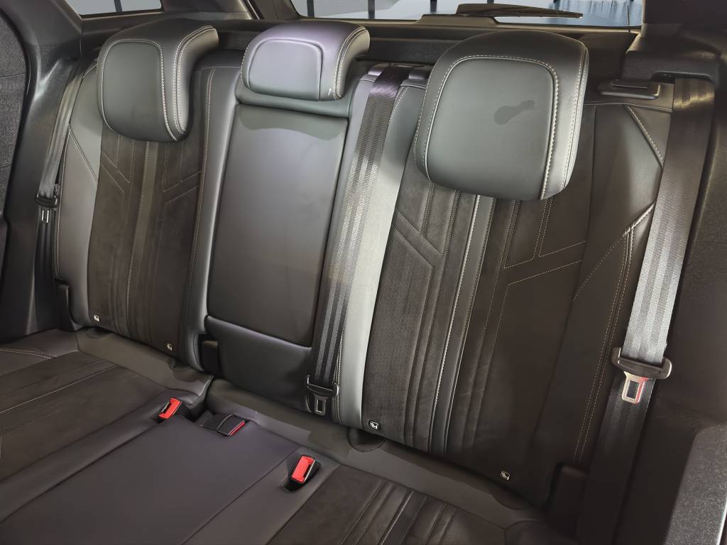 PEUGEOT 3008 1.6 PureTech GT Pack EAT8-image-8