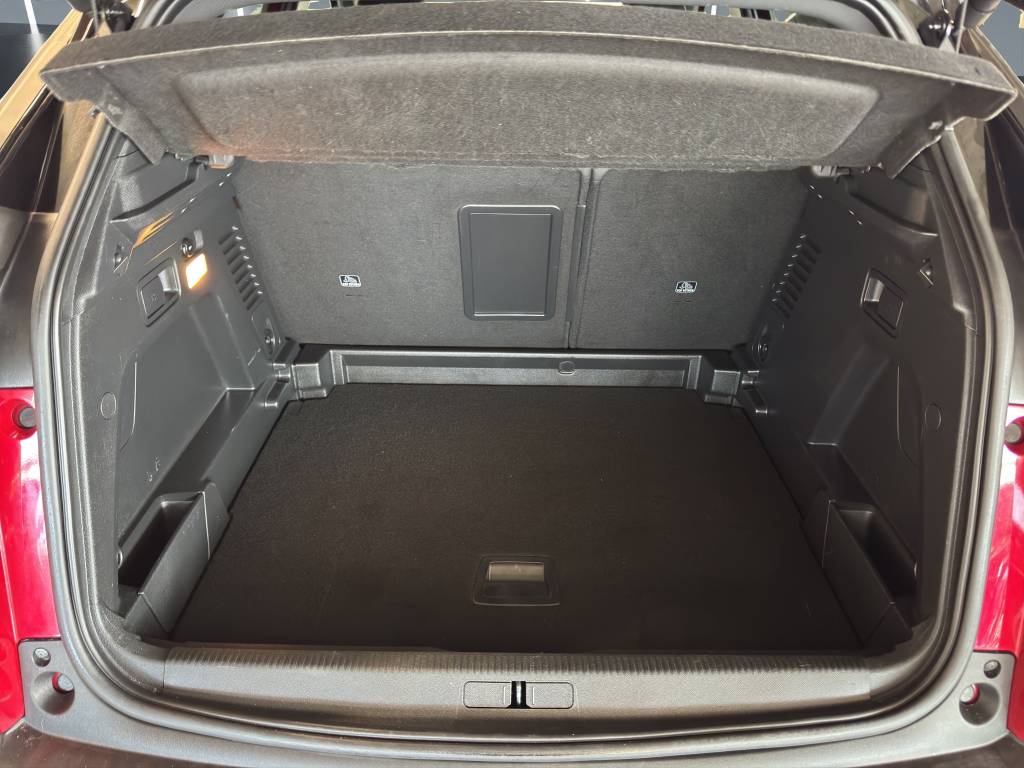 PEUGEOT 3008 1.6 PureTech GT Pack EAT8-image-10