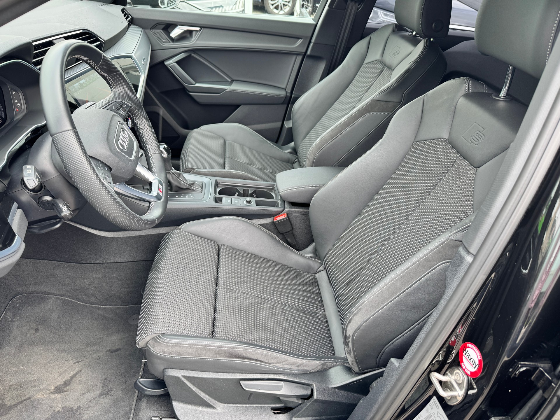 AUDI Q3 35 TFSI S line Attraction S-tronic-image-6