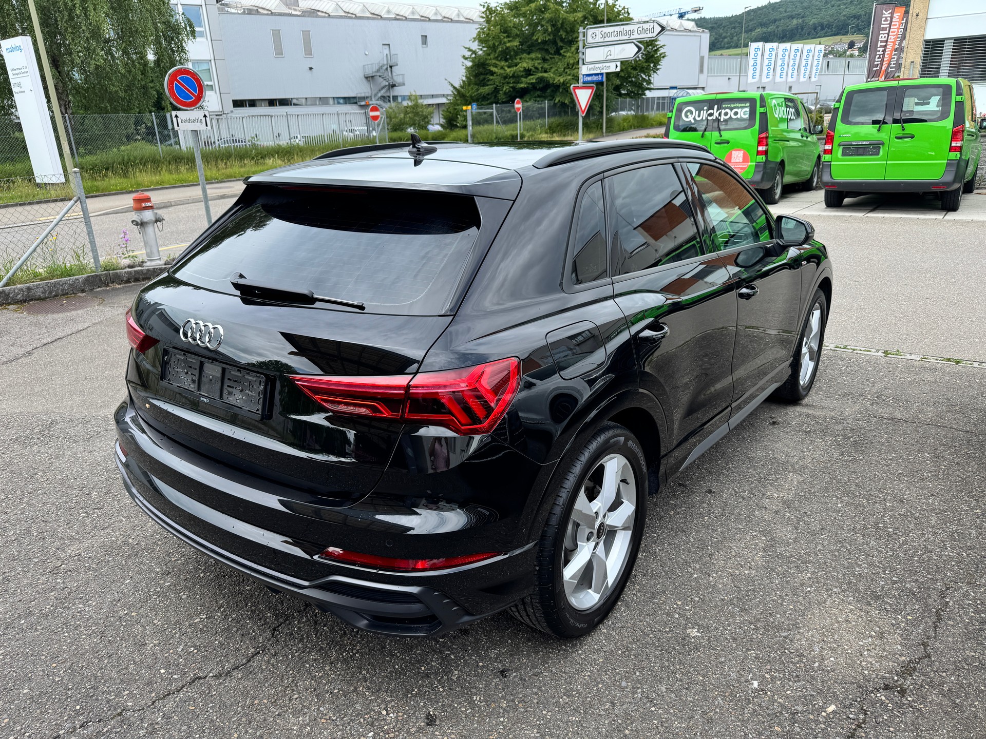 AUDI Q3 35 TFSI S line Attraction S-tronic-image-4