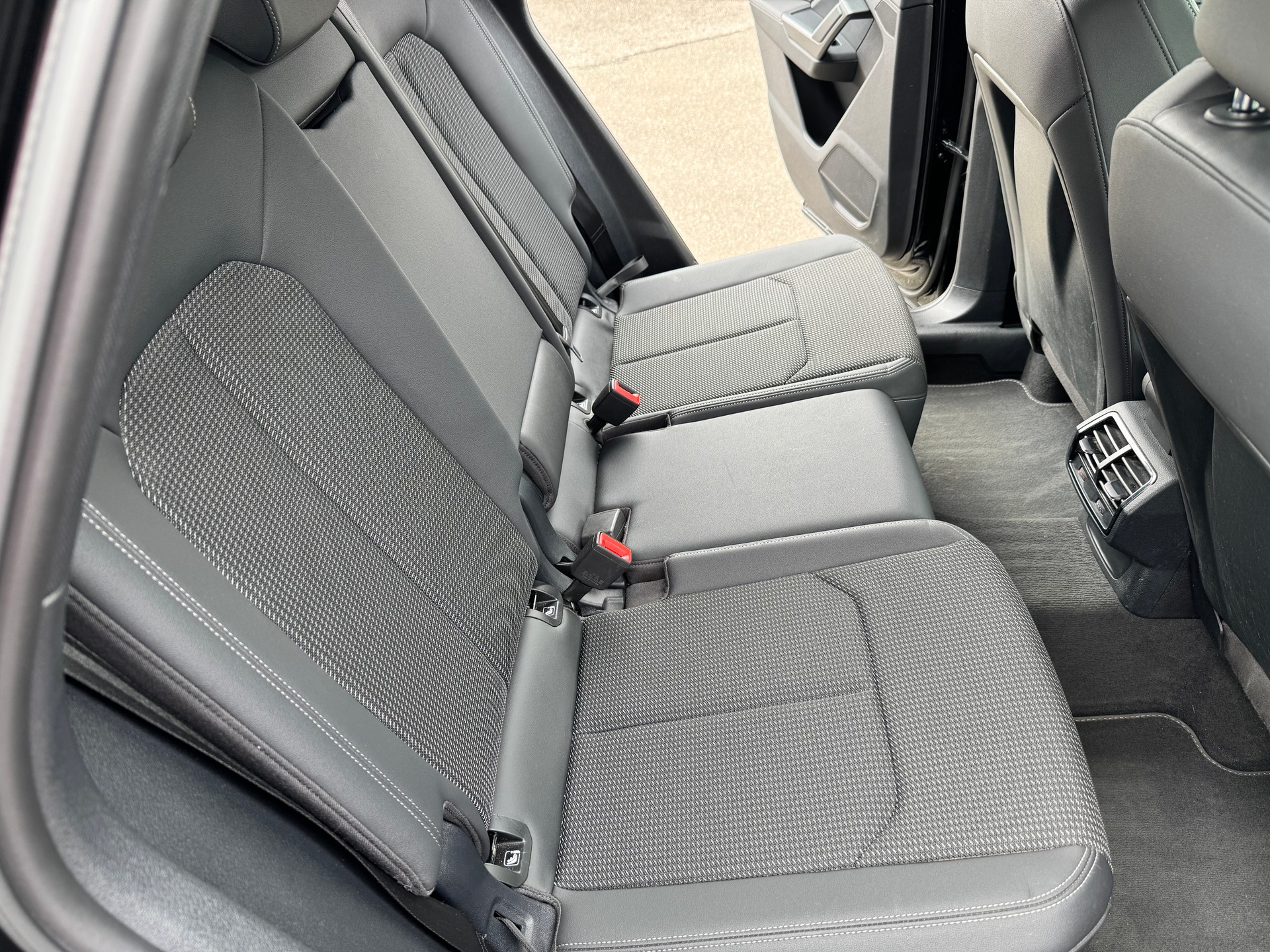 AUDI Q3 35 TFSI S line Attraction S-tronic-image-7