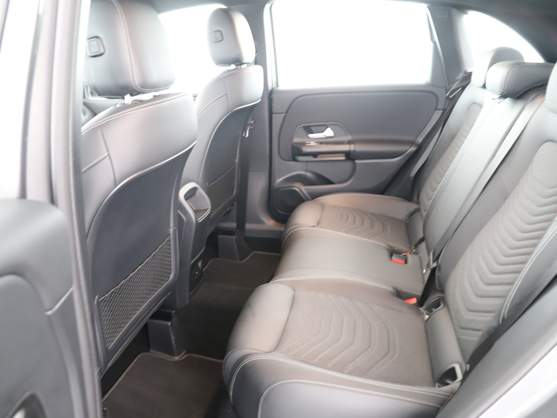 MERCEDES-BENZ B 220 d 4M Swiss Star-image-12