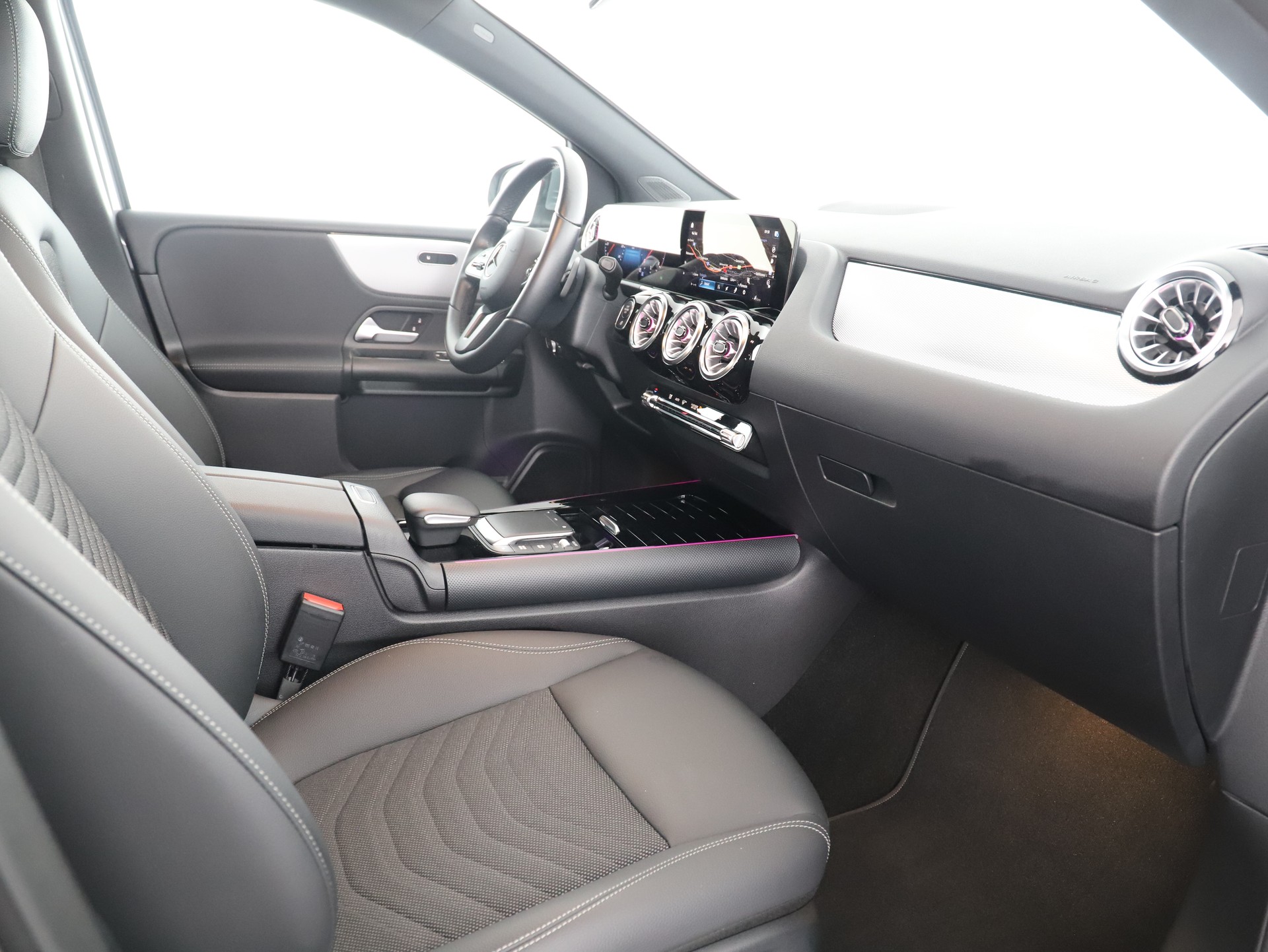 MERCEDES-BENZ B 220 d 4M Swiss Star-image-9