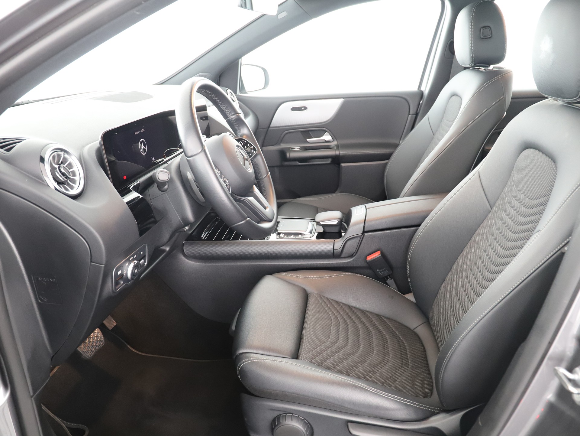 MERCEDES-BENZ B 220 d 4M Swiss Star-image-8