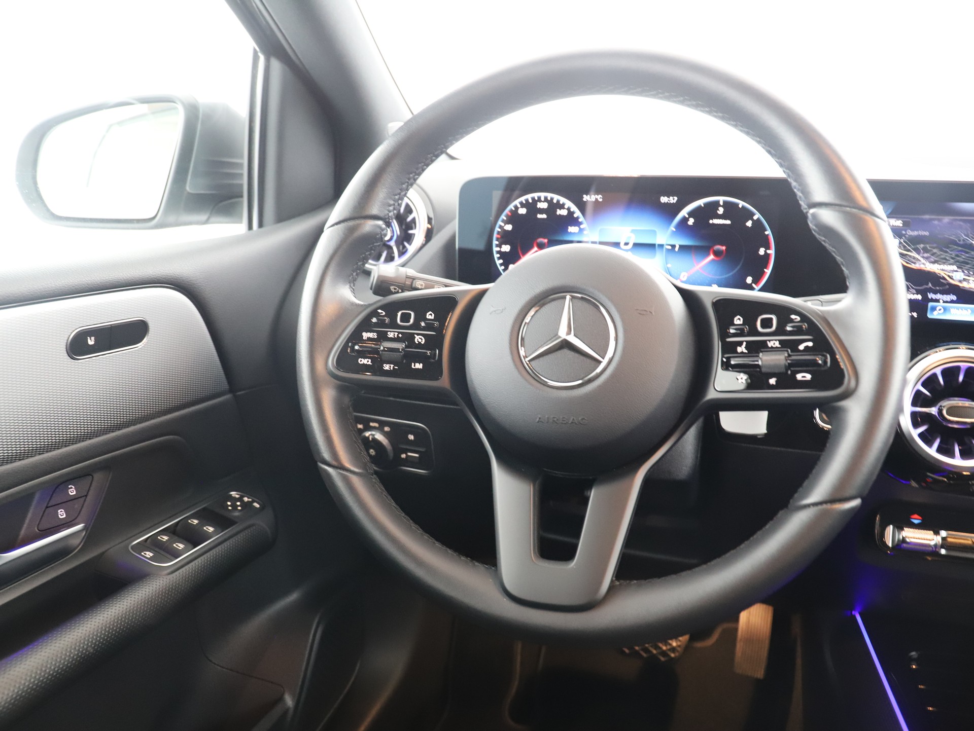 MERCEDES-BENZ B 220 d 4M Swiss Star-image-11