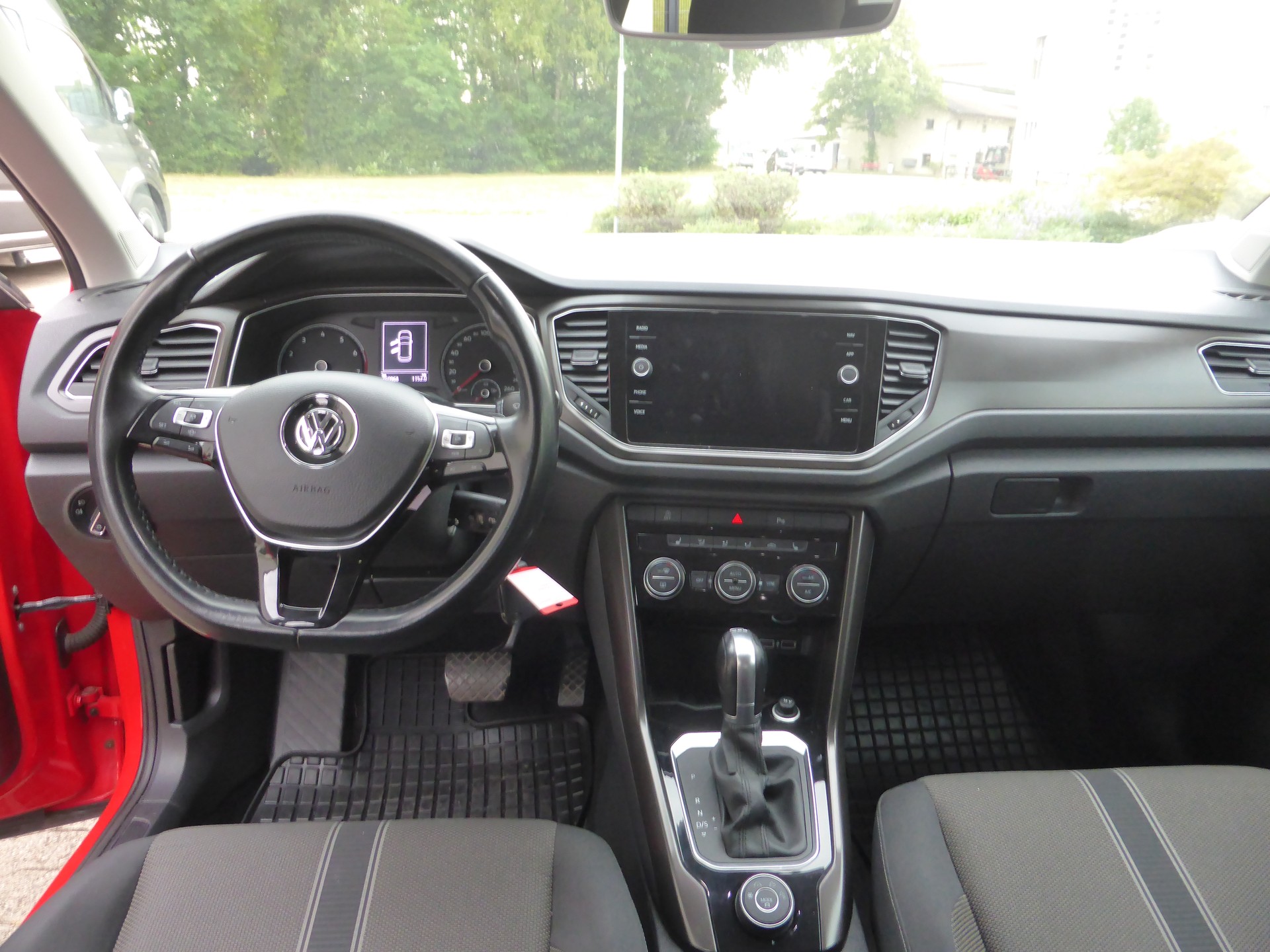 VW T-Roc 2.0 TSI Advance DSG 4Motion-image-11