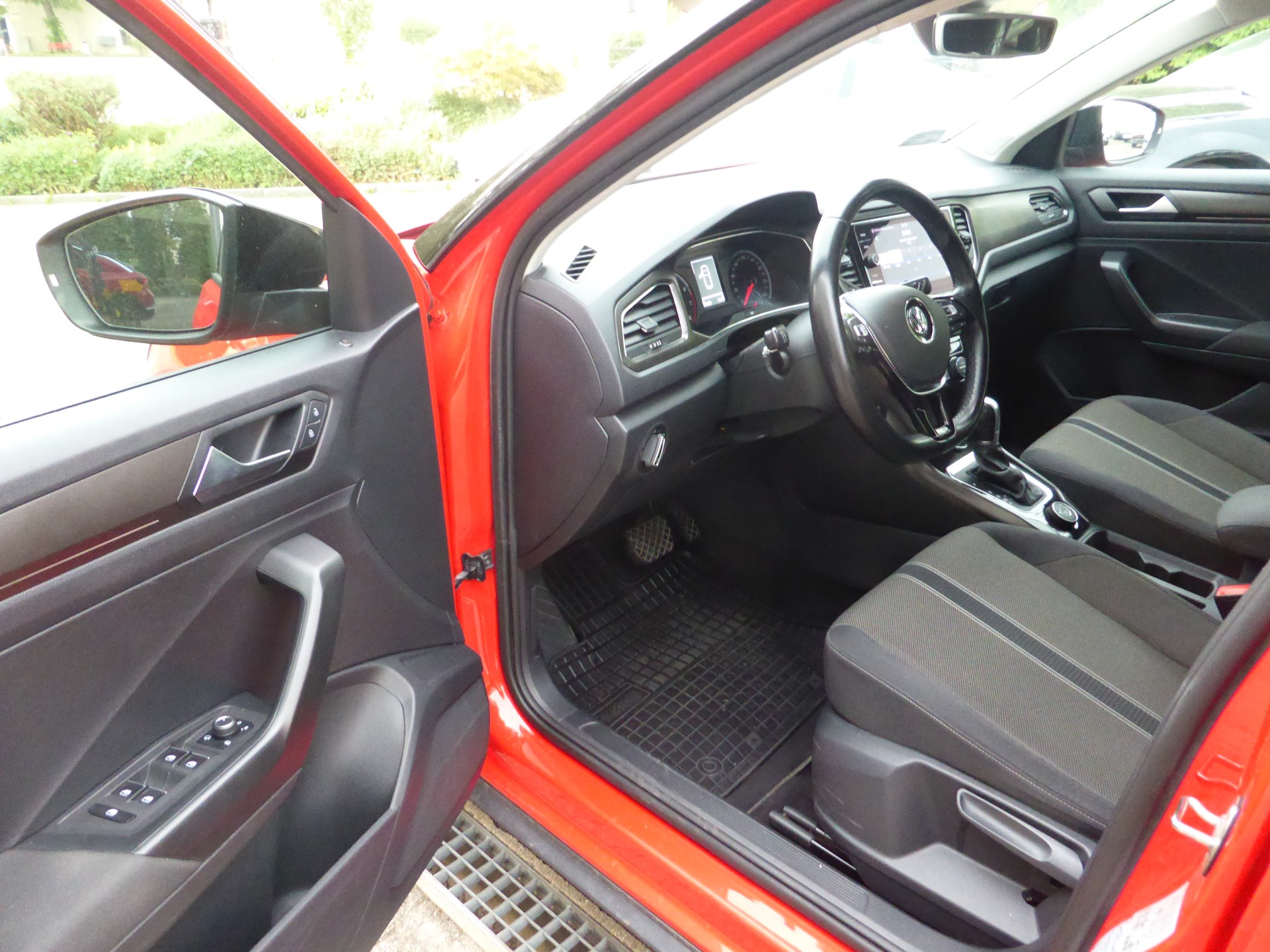 VW T-Roc 2.0 TSI Advance DSG 4Motion-image-9