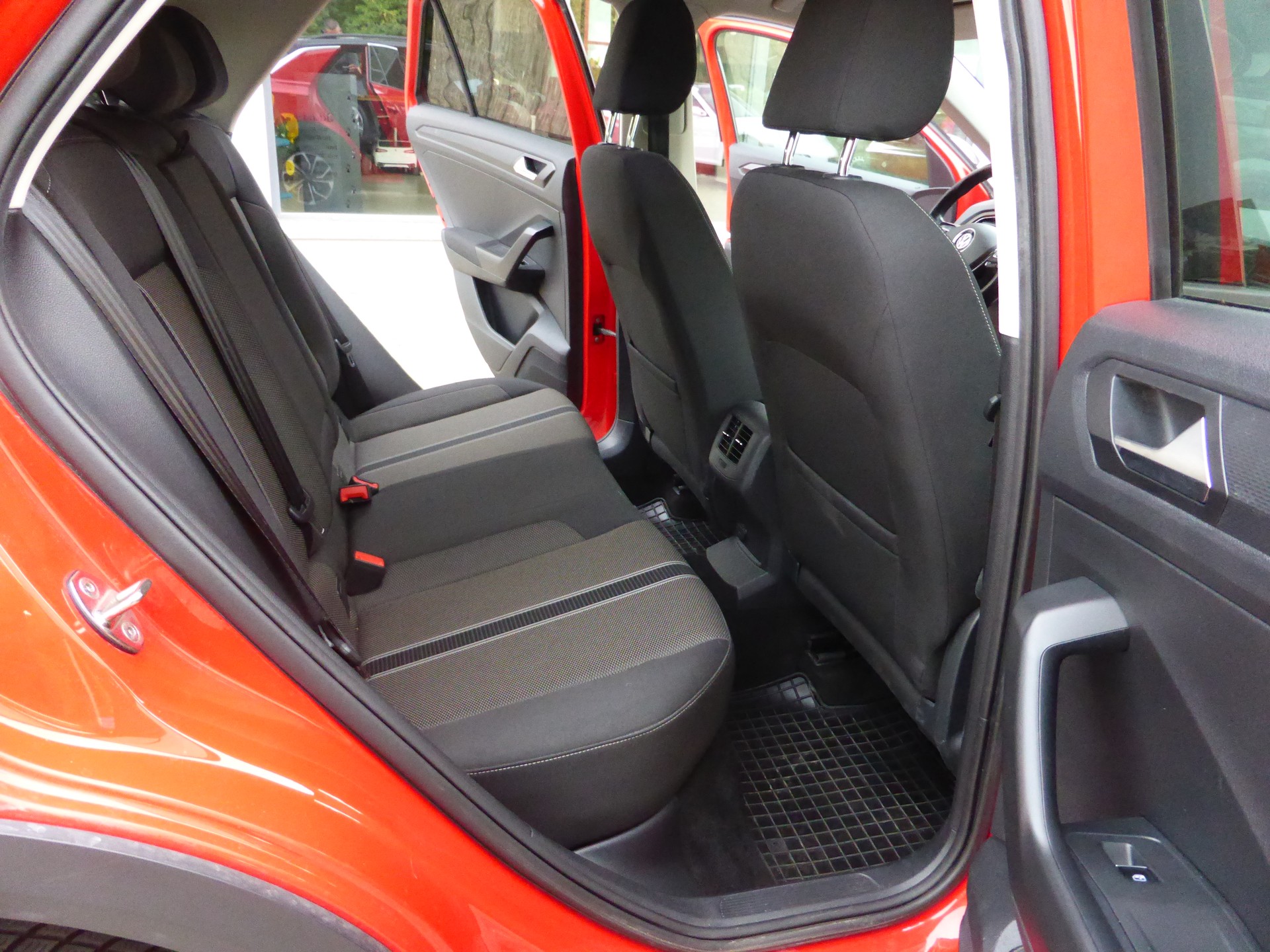 VW T-Roc 2.0 TSI Advance DSG 4Motion-image-14