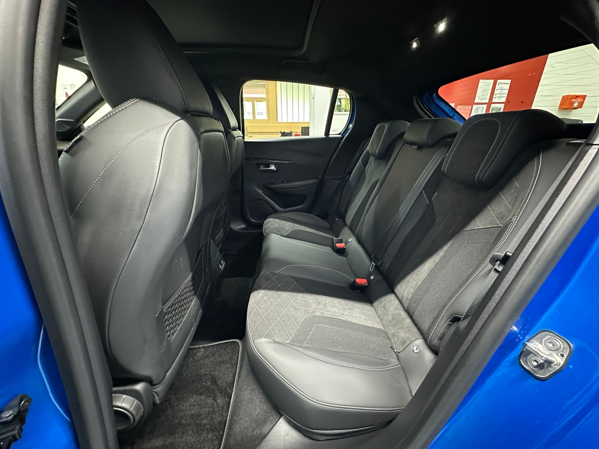 PEUGEOT 208 Elektrik GT Pack-image-8