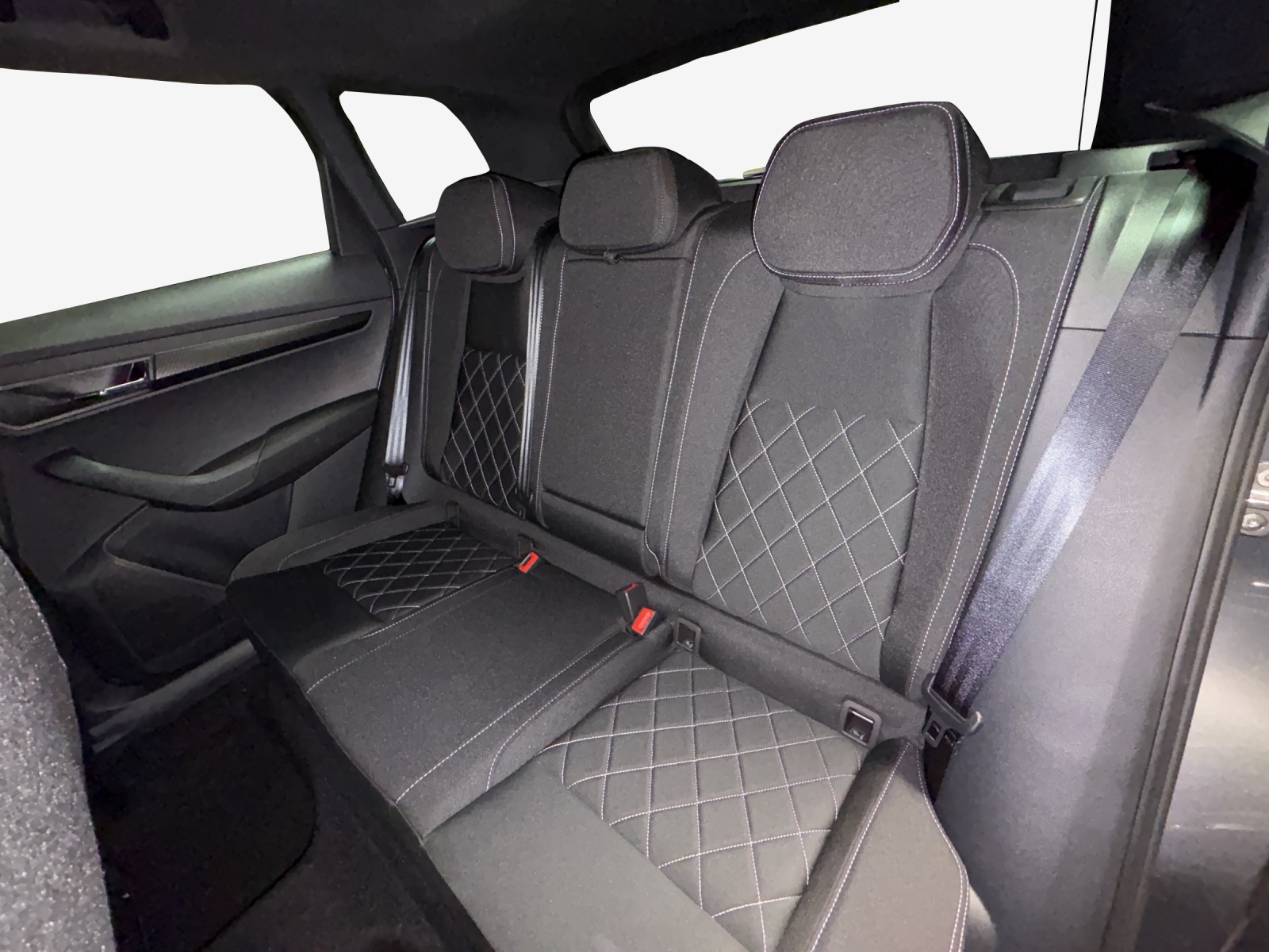 SKODA Karoq 2.0 TSI SportLine 4x4 DSG-image-11