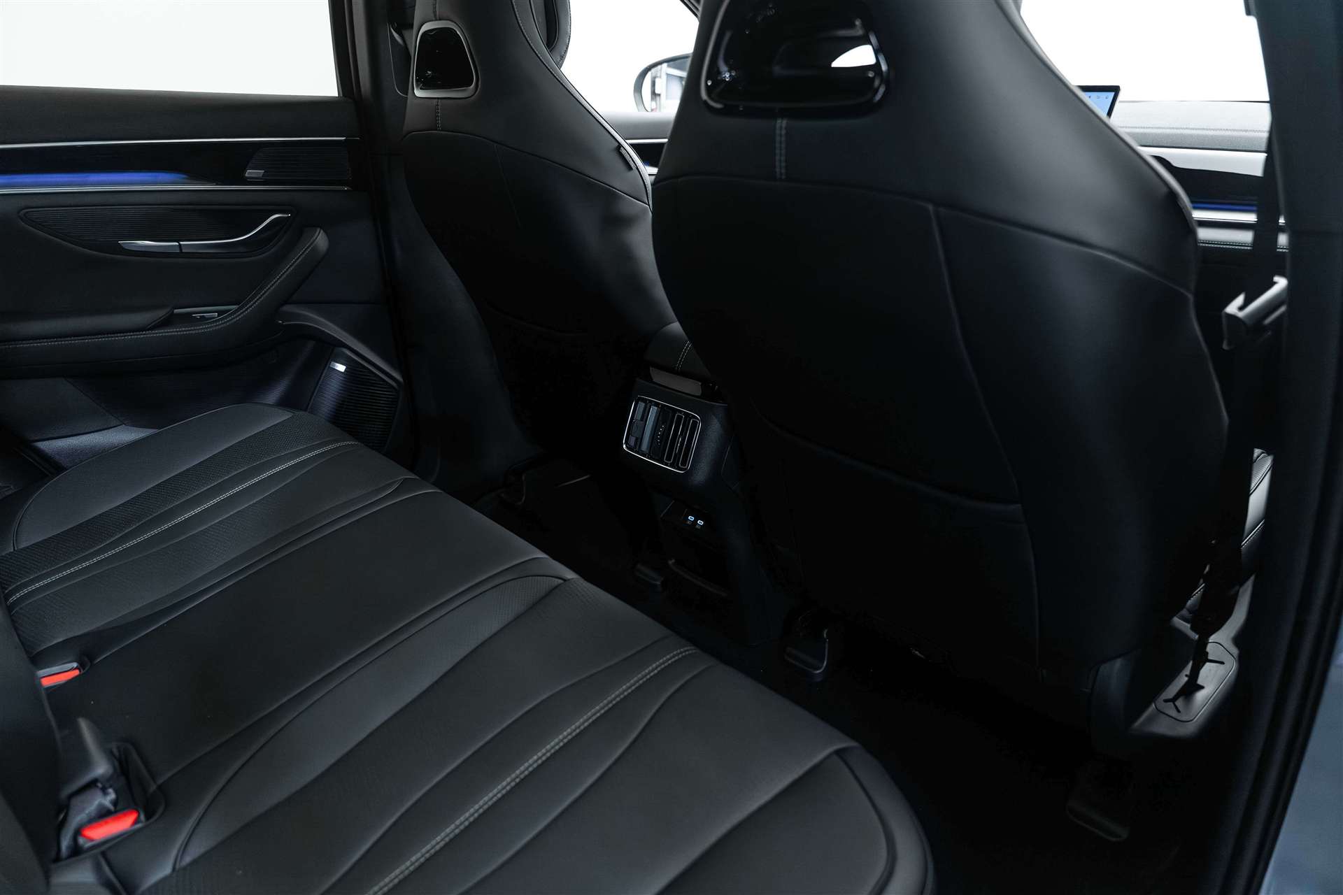 BYD BYD Seal U DM-i Design AWD 324 PS Automat-image-13