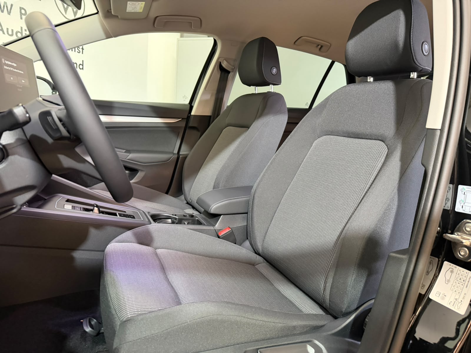VW Golf 1.5 e TSI mHEV Value DSG-image-8