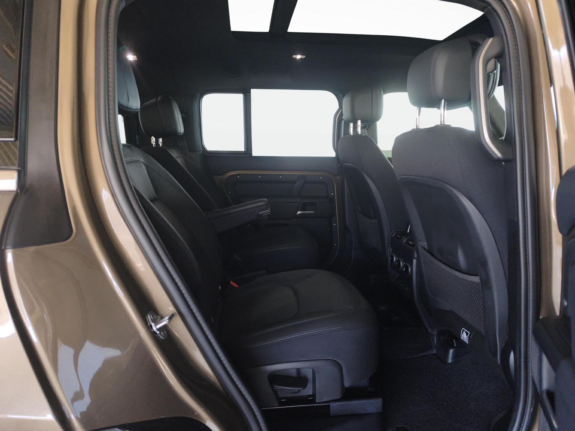 LAND ROVER Defender 130 3.0 D I6 300 X-Dynamic HSE - Sevizi e pneumatici invernali inclusi-image-11
