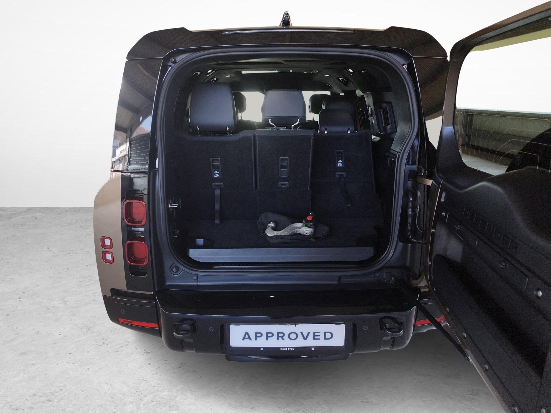 LAND ROVER Defender 130 3.0 D I6 300 X-Dynamic HSE - Sevizi e pneumatici invernali inclusi-image-14