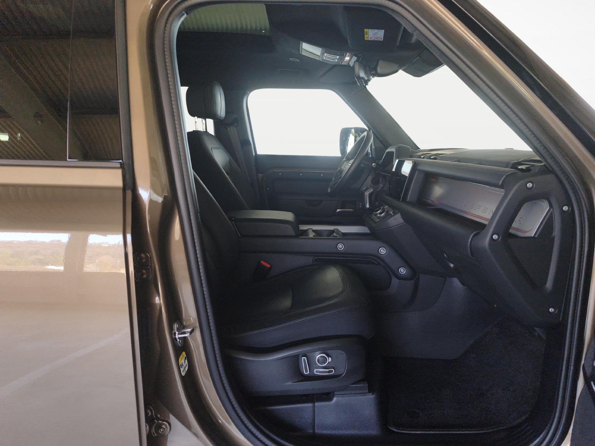 LAND ROVER Defender 130 3.0 D I6 300 X-Dynamic HSE - Sevizi e pneumatici invernali inclusi-image-9