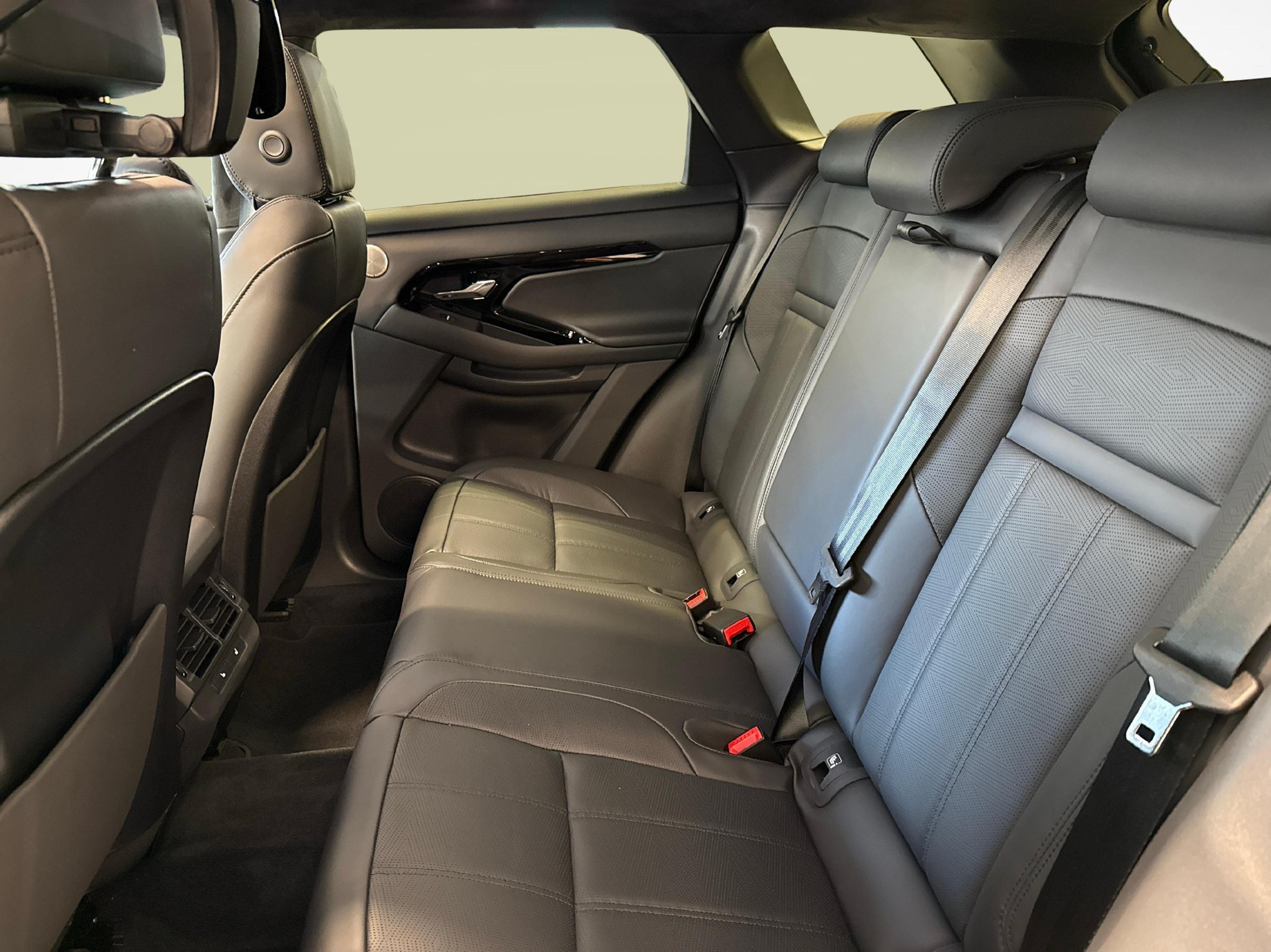 LAND ROVER Range Rover Evoque 1.5 T 270e Autobiography-image-10