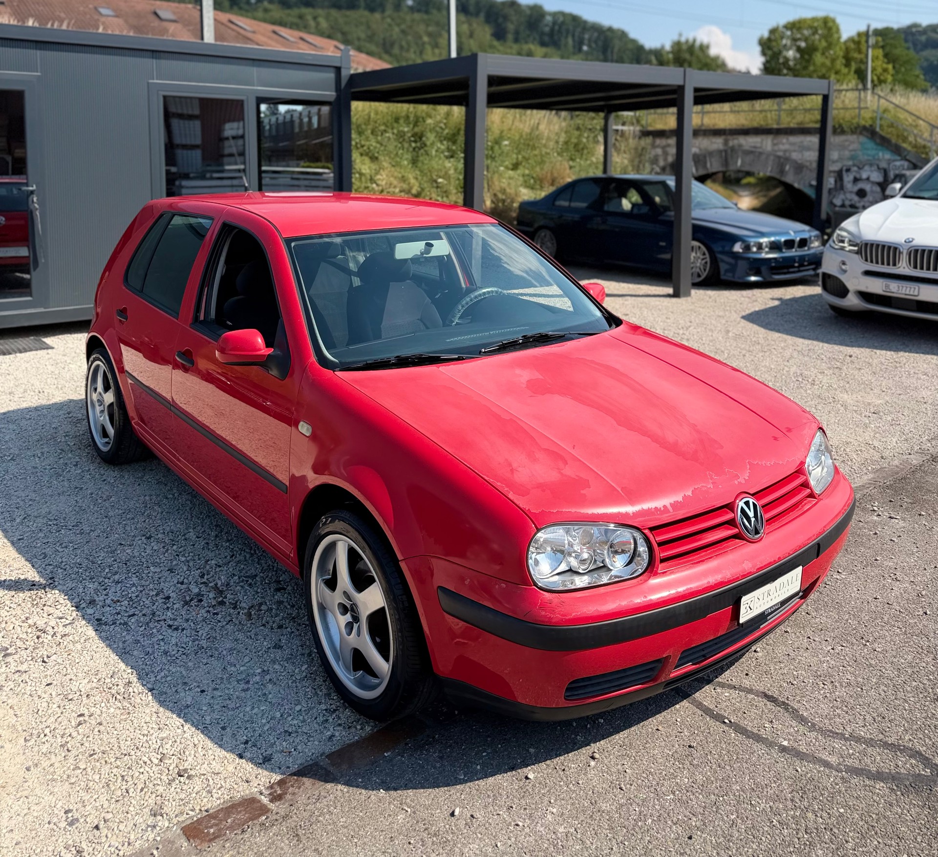 VW Golf 2.0 Comfortline **Automat**-image-2