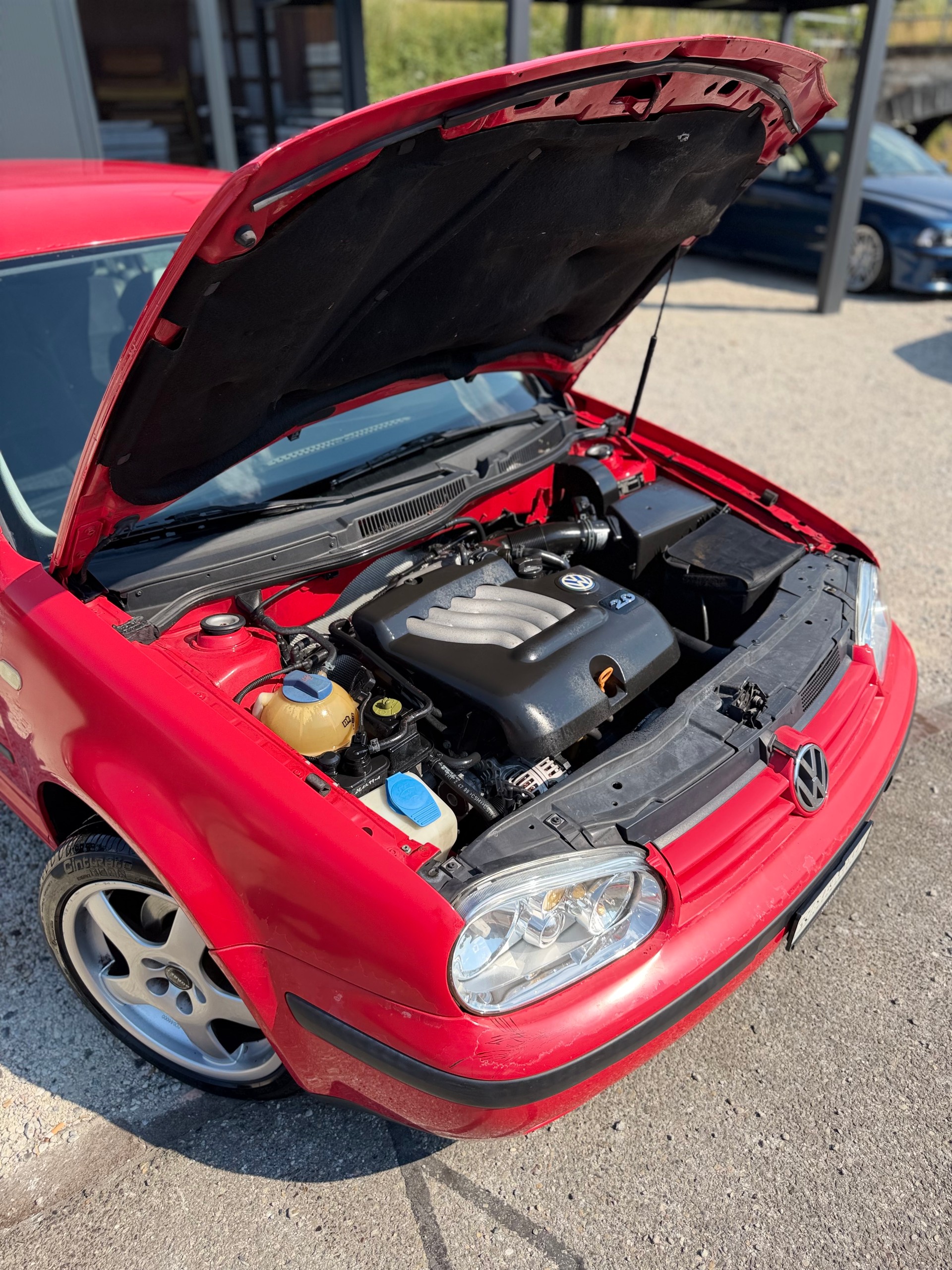 VW Golf 2.0 Comfortline **Automat**-image-14