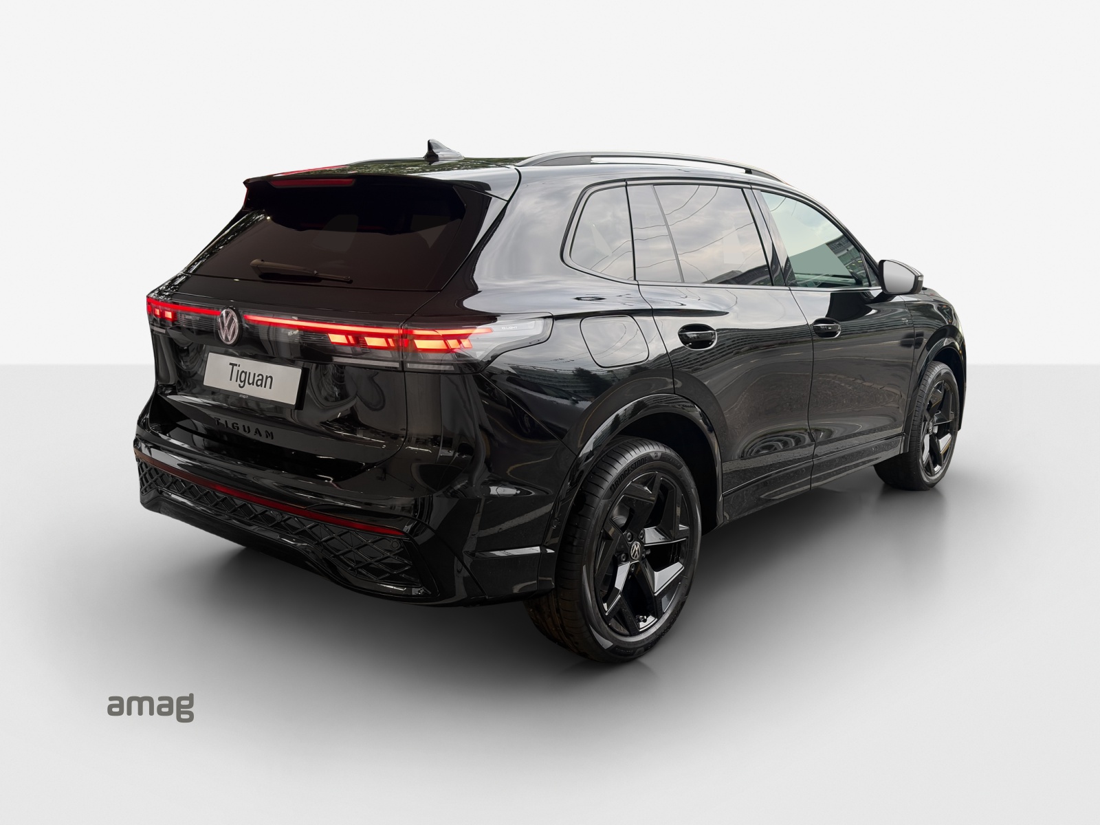 VW Tiguan 2.0 TSI DSG R-Line 4Motion-image-4